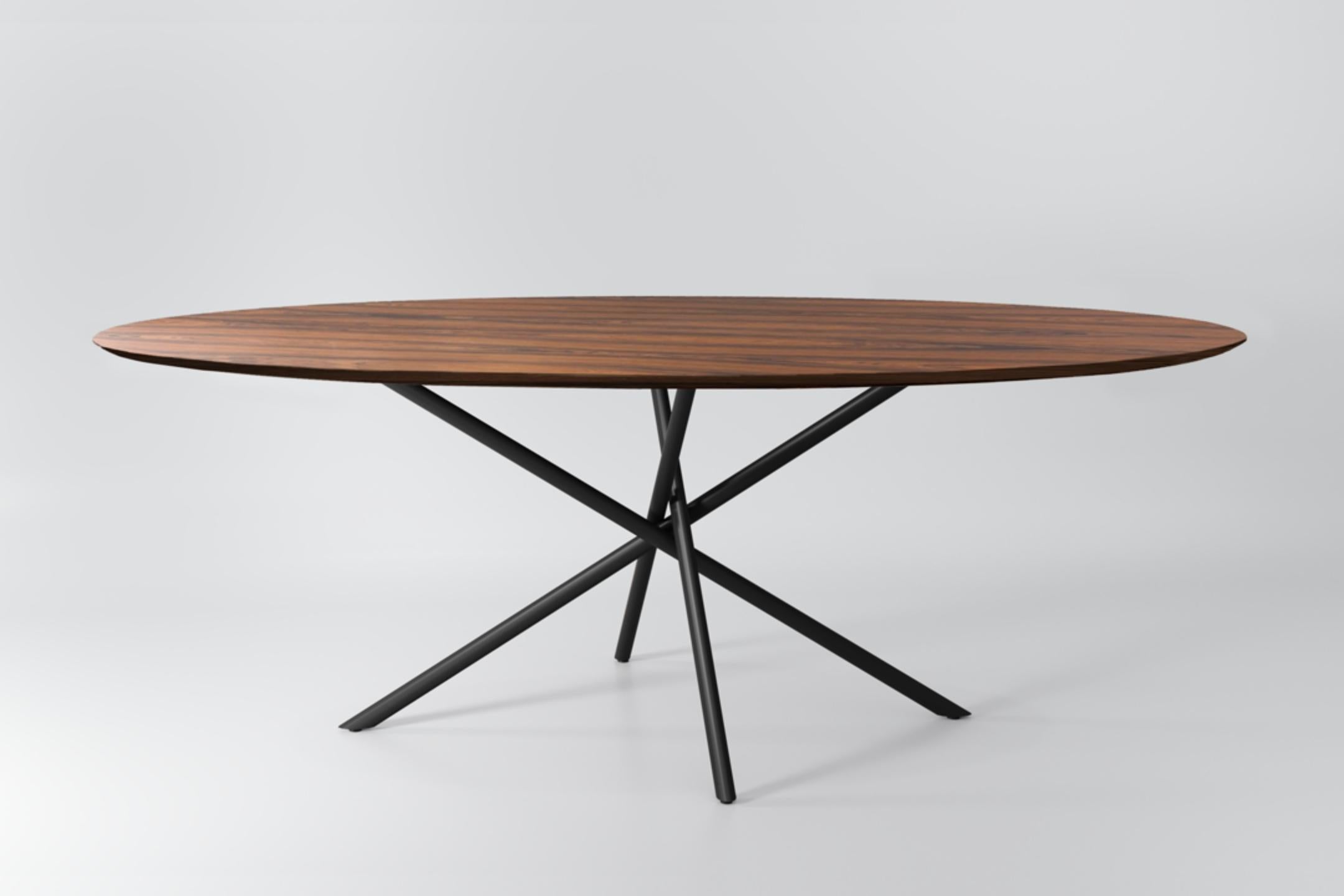 Ovaler modernistischer Esstisch „Hastes“ aus lackiertem Stahl und brasilianischem Naturholz (Gemalt) im Angebot
