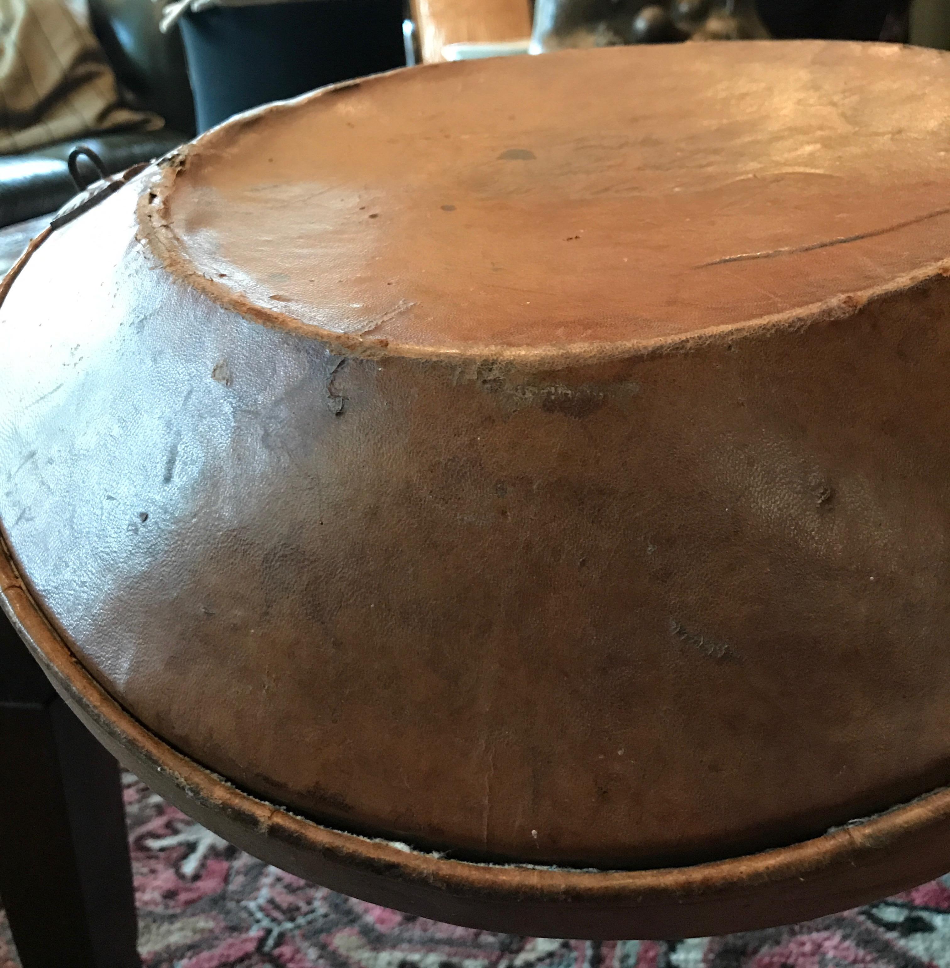 XIXe siècle Boîte à chapeaux et chapeau Claque Paris, 19ème siècle en vente