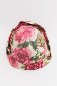 Hat in floral silk