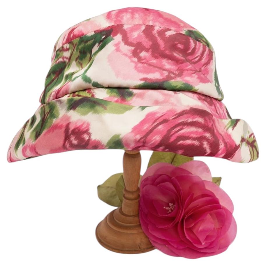 Cappello in seta a fiori