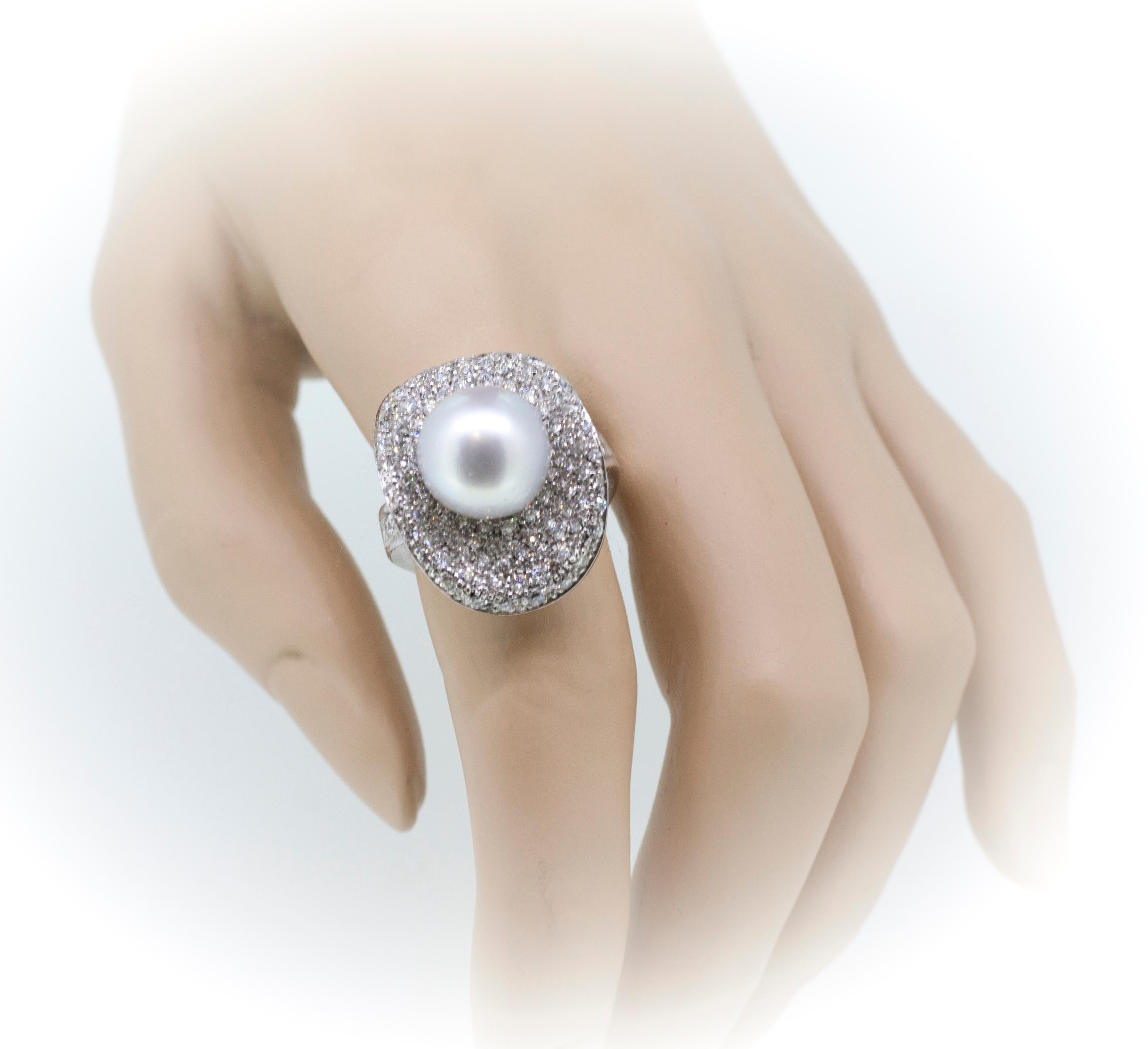 Hat Ring in White Diamond in 18 Karat White Gold For Sale 1