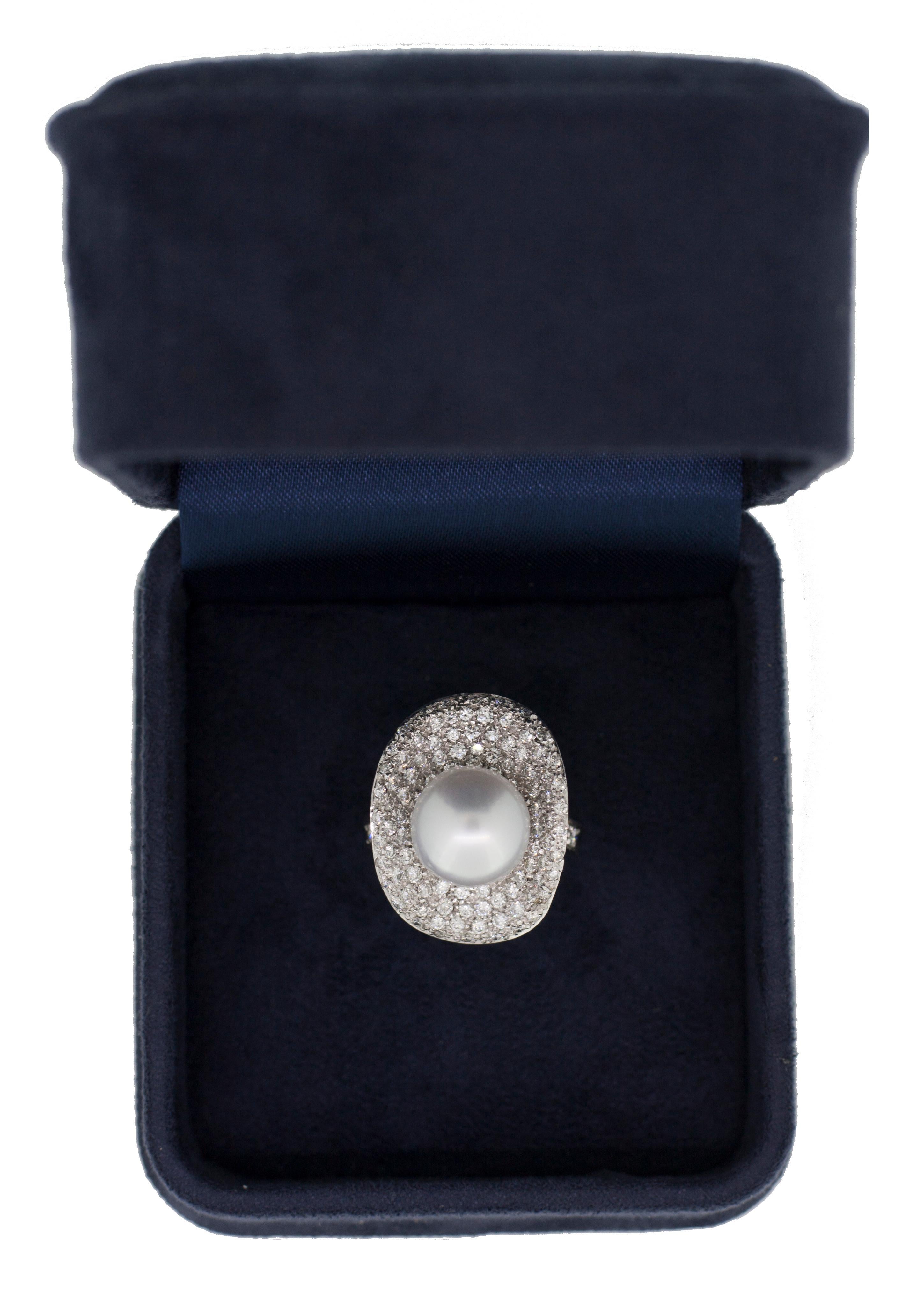 Hat Ring in White Diamond in 18 Karat White Gold For Sale 2