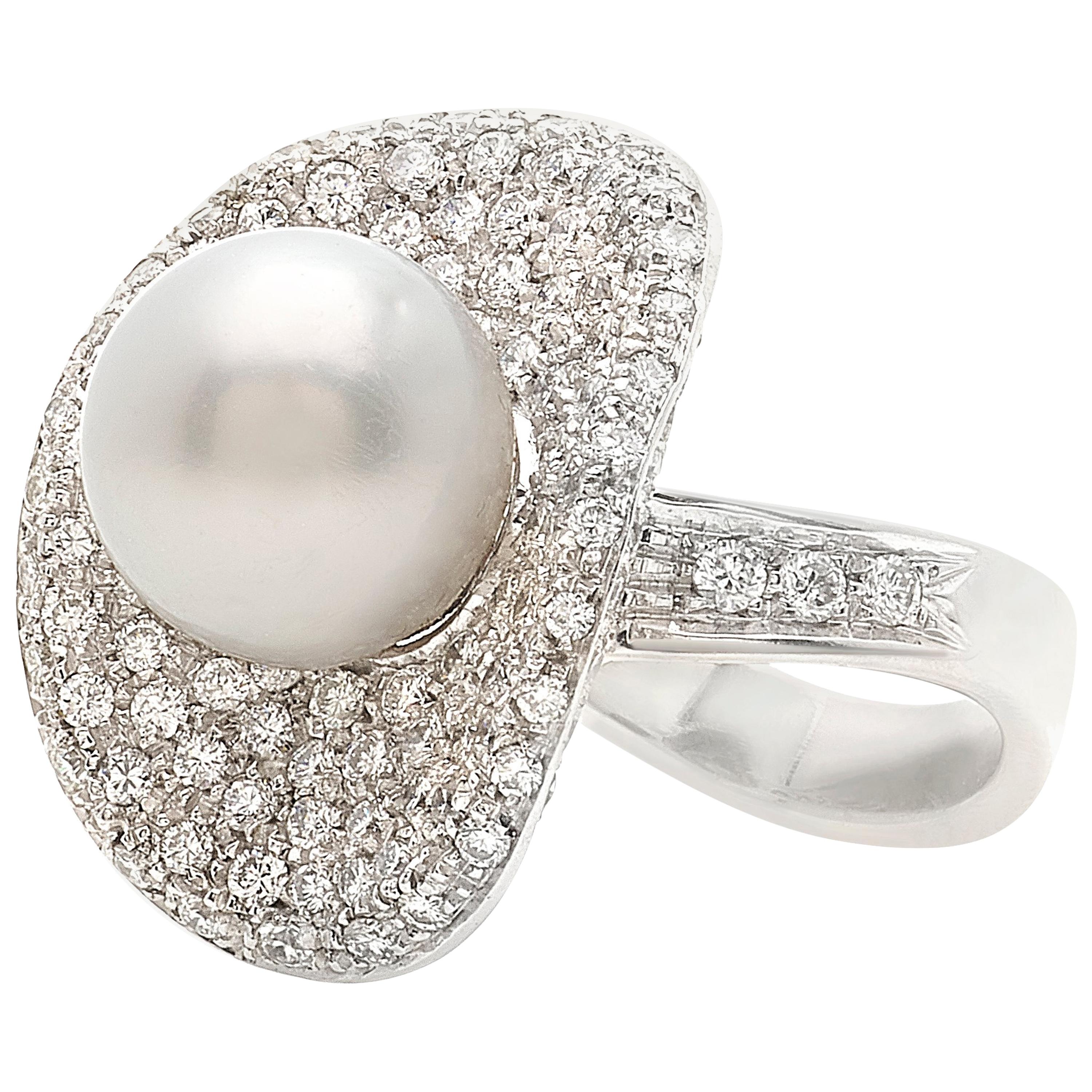 Hat Ring in White Diamond in 18 Karat White Gold For Sale