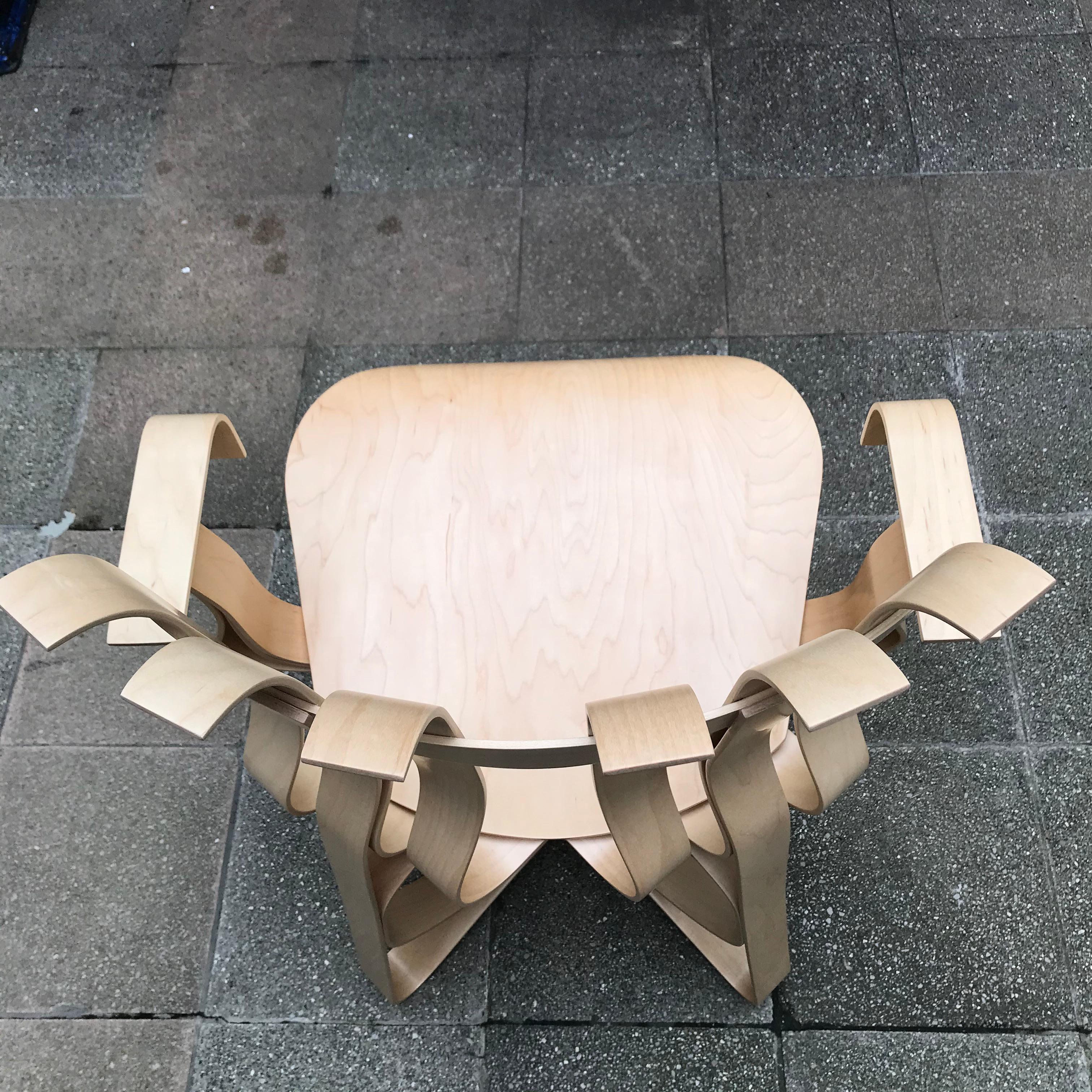 Außergewöhnlicher Stuhl
Knoll International American Maple Limitierte Auflage
Maße: 59 x 57 x 85 cm
perfekter Zustand neu
ca. 19900
3900 Euro.
 