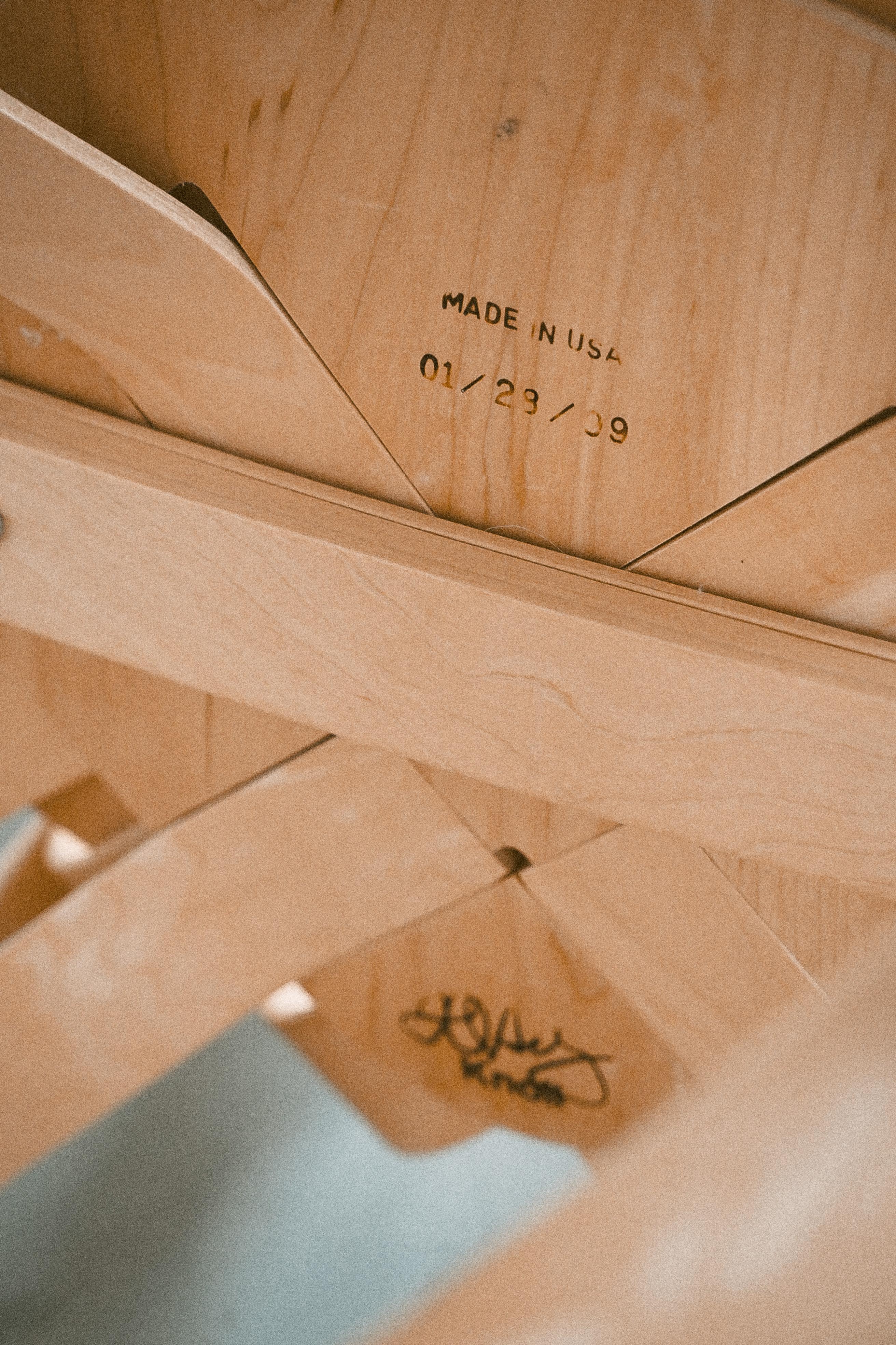 Trick-Stuhl mit Hut und Powerplay-Ottoman von Frank Gehry für Knoll (Ahornholz) im Angebot