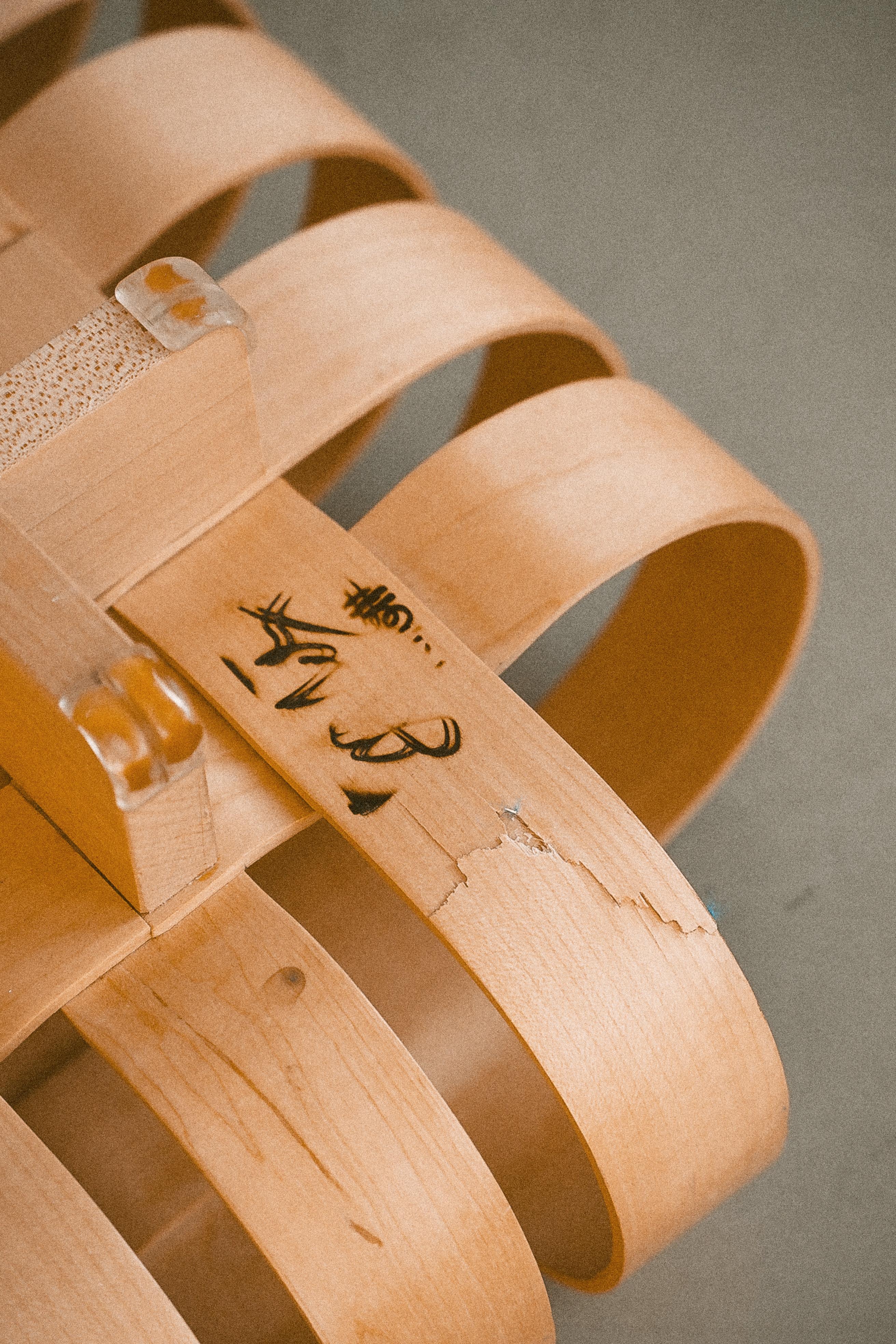 Trick-Stuhl mit Hut und Powerplay-Ottoman von Frank Gehry für Knoll im Angebot 1