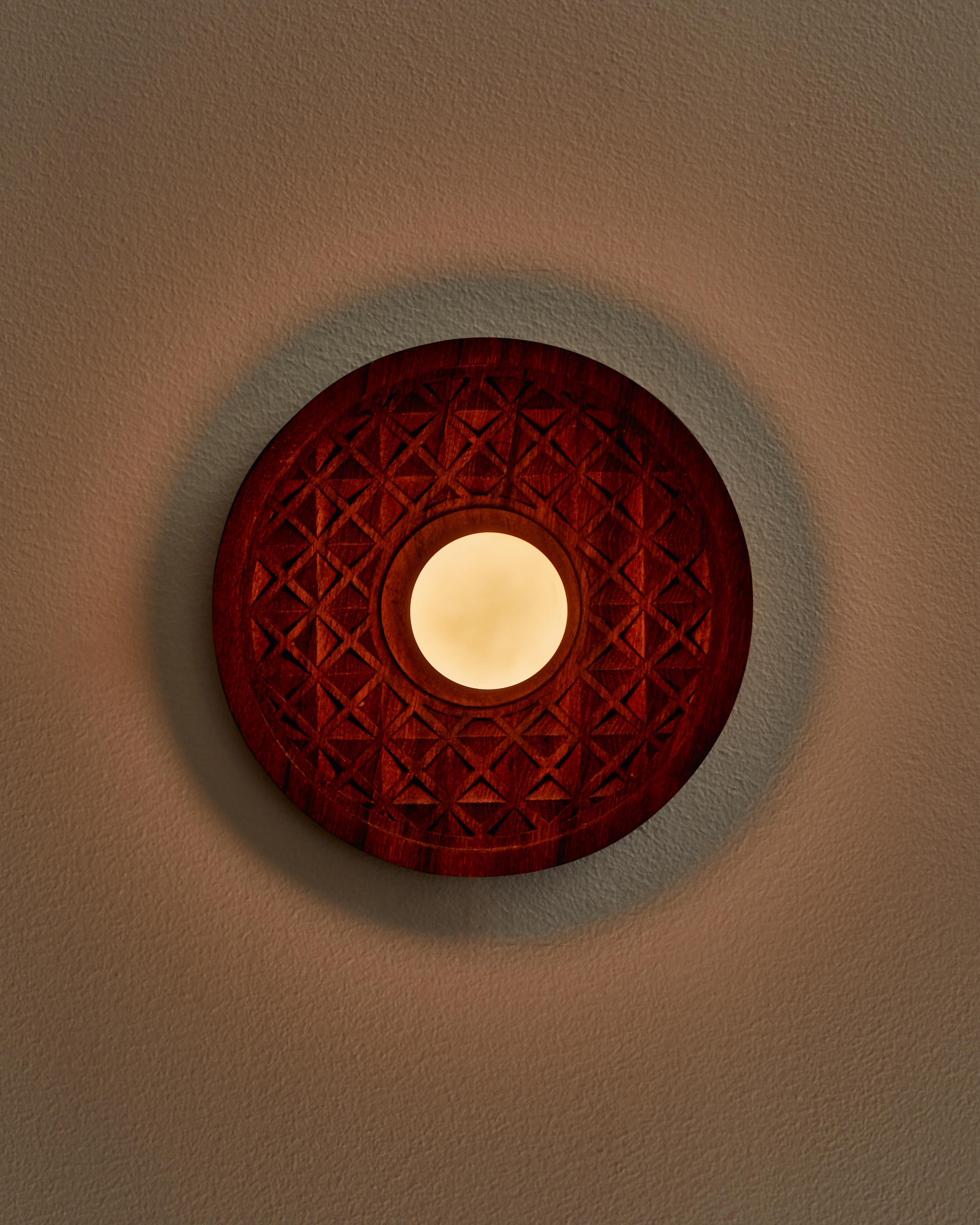 International Style Hatch - Applique geometrica in teak rigenerato di Evam in vendita