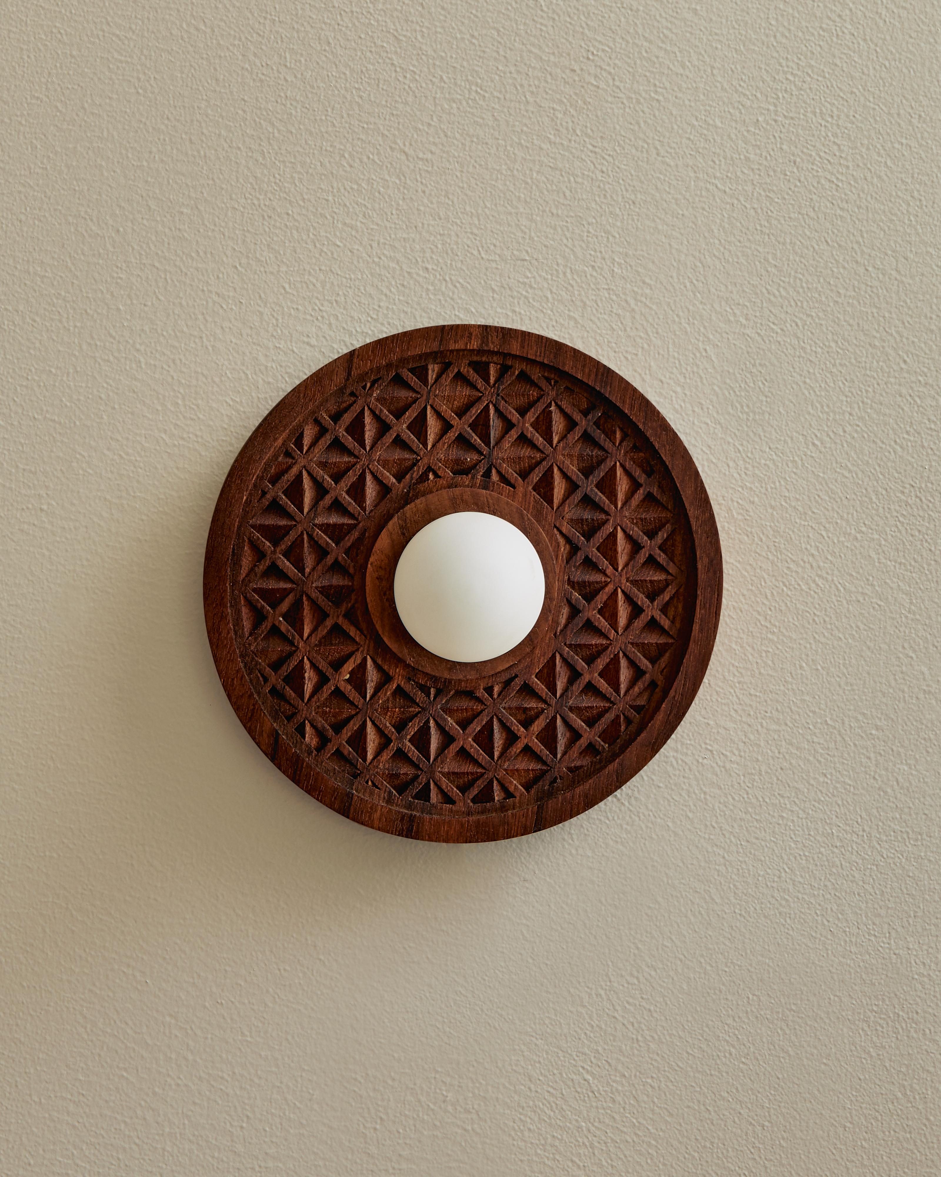 Indiano Hatch - Applique geometrica in teak rigenerato di Evam in vendita