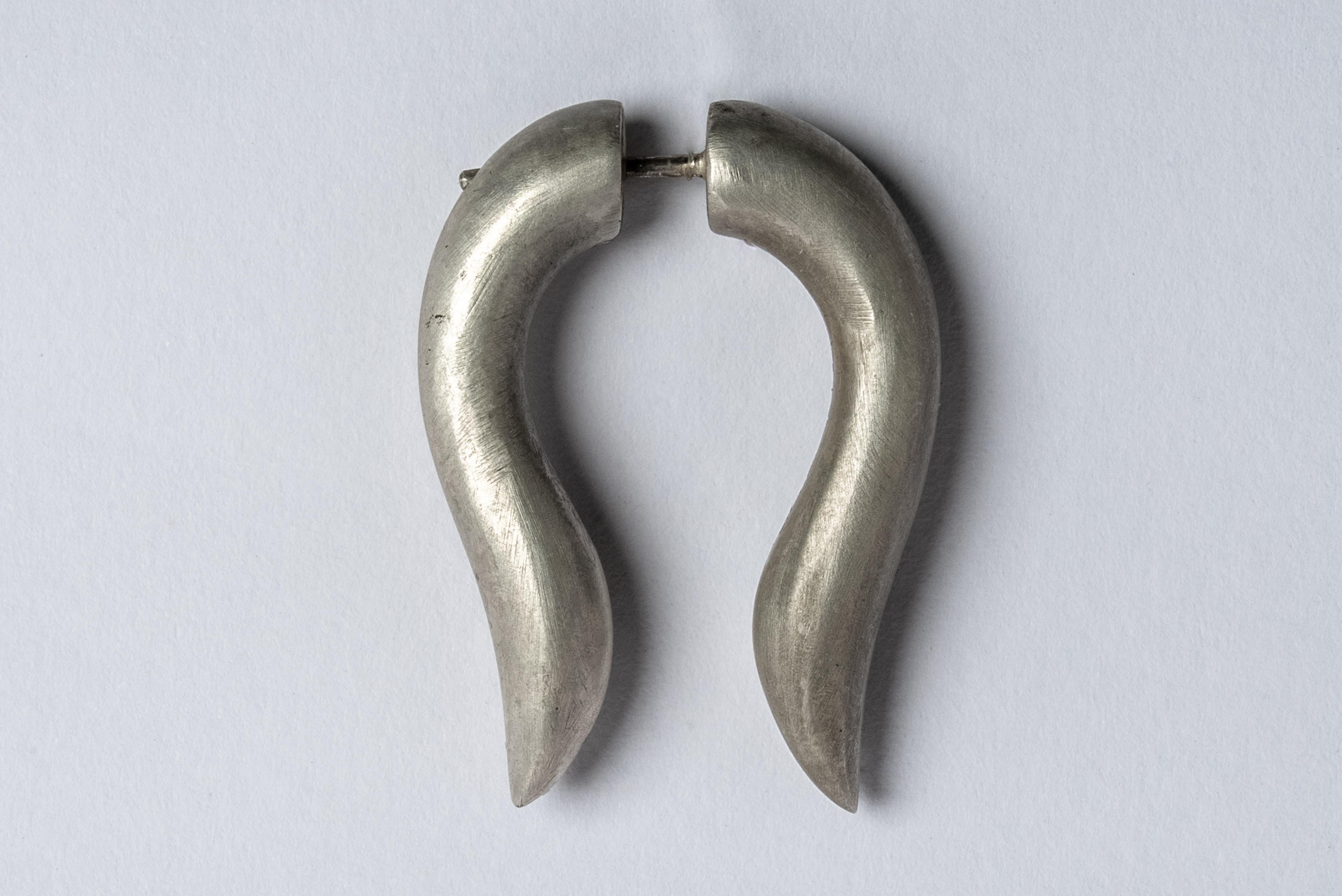 Women's or Men's Hathor Earring (DA) For Sale