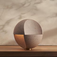 Lampada da tavolo con pietra sferica di Hathor