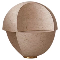 Lampe de table Hathor en pierre de Saint Rafael et laiton par Farrah Sit