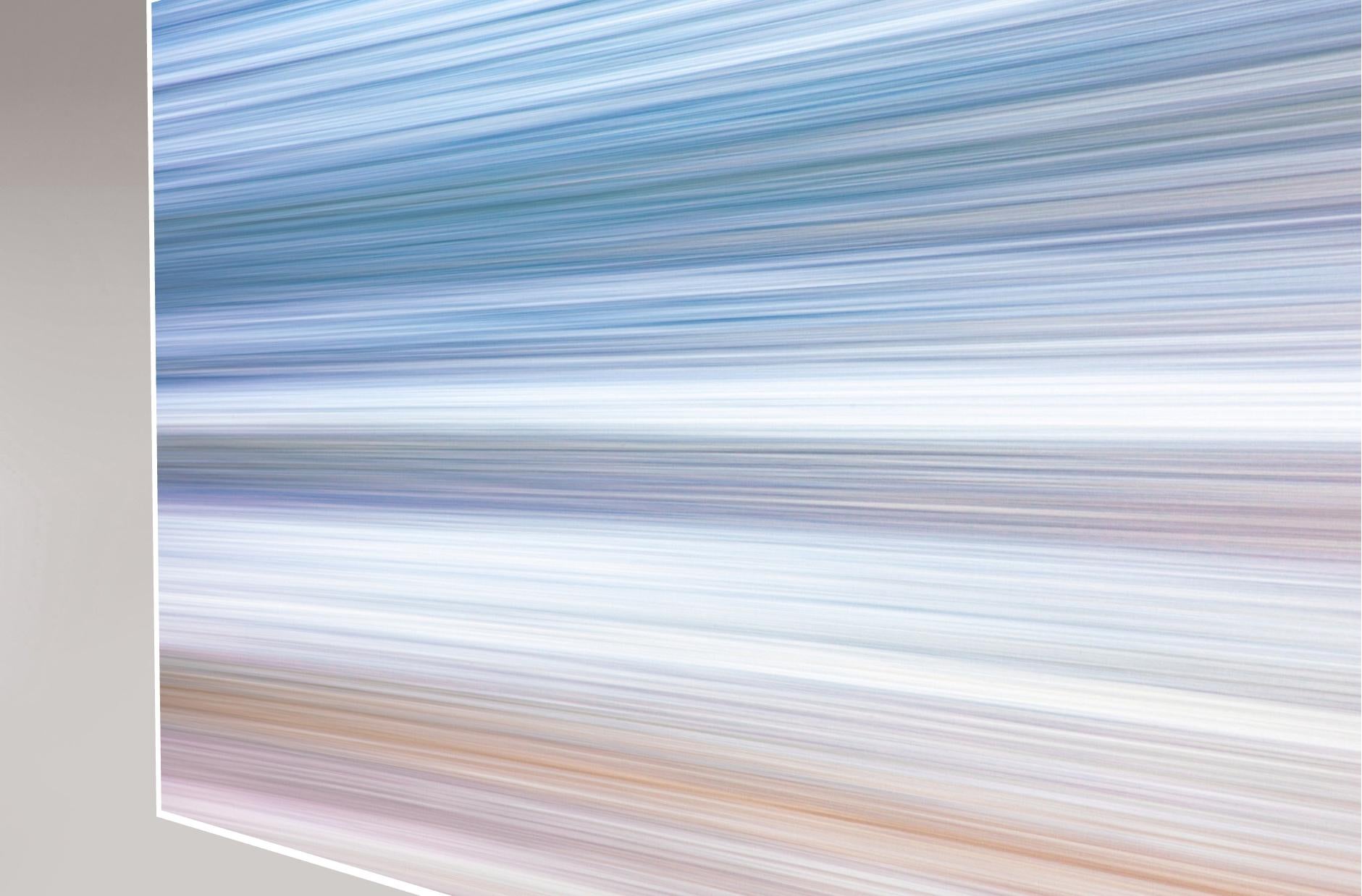 „On the edge of nothingness, n1“ Giclee-Druck, Abstrakte Fotografie, limitierte Auflage. (Violett), Color Photograph, von Hatice Besun