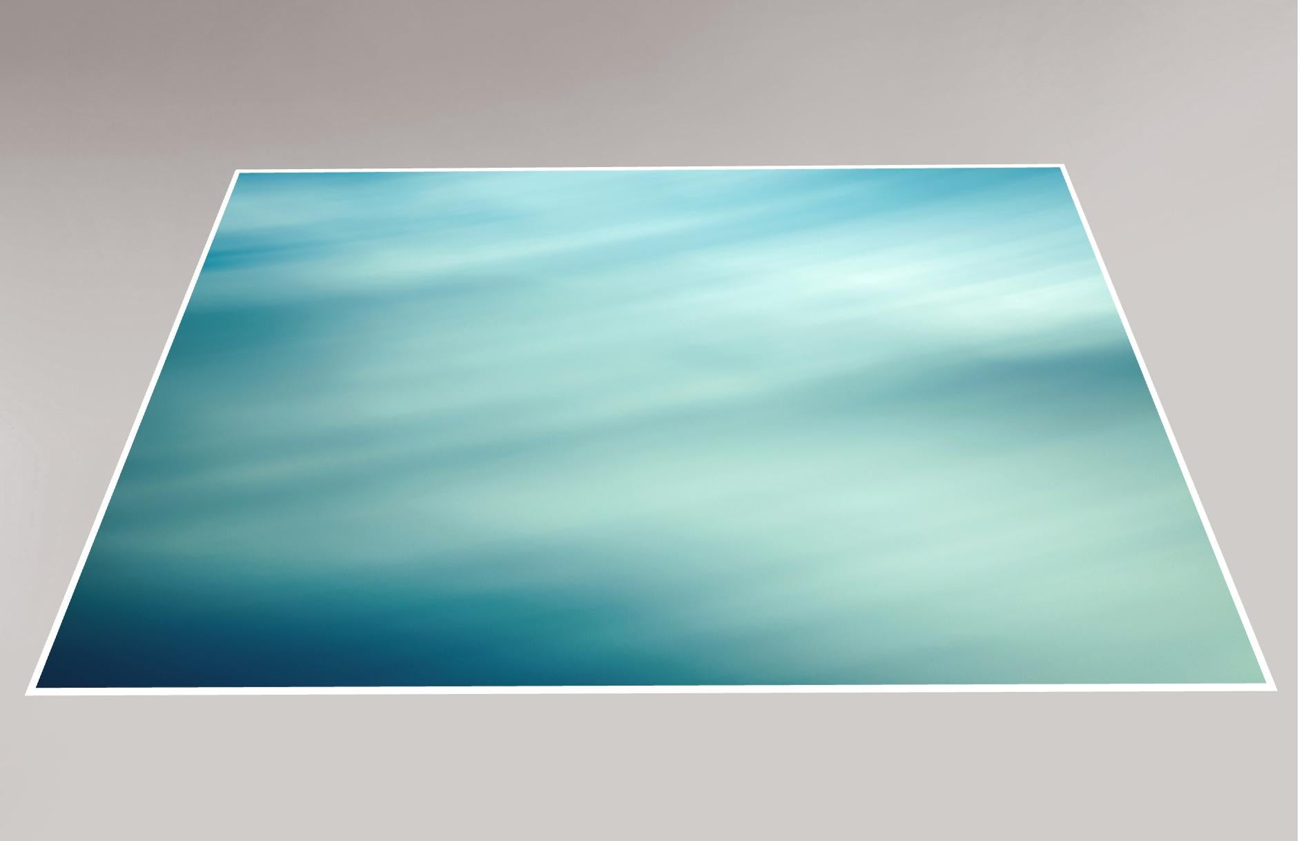 „On the edge of nothingness, n6“ Giclee-Druck, Abstrakte Fotografie, limitierte Auflage. (Blau), Abstract Photograph, von Hatice Besun