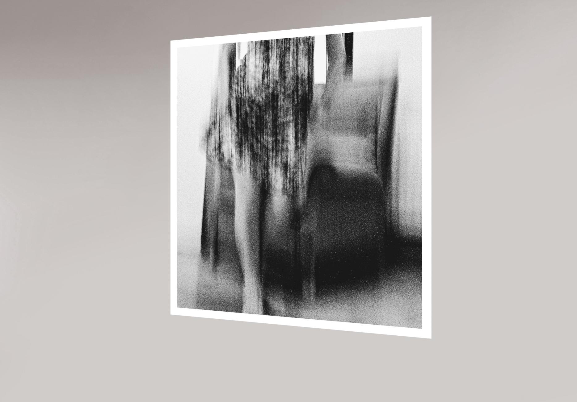 She The Frequency, Giclee-Druck, Abstrakte Fotografie, limitierte Auflage (Grau), Abstract Photograph, von Hatice Besun