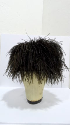 Hats by Gertrude Chapeau pilulier en plumes d'autruche
