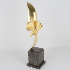 Hattakitkosol Somchai: Escultura abstracta de bronce de un pájaro marino