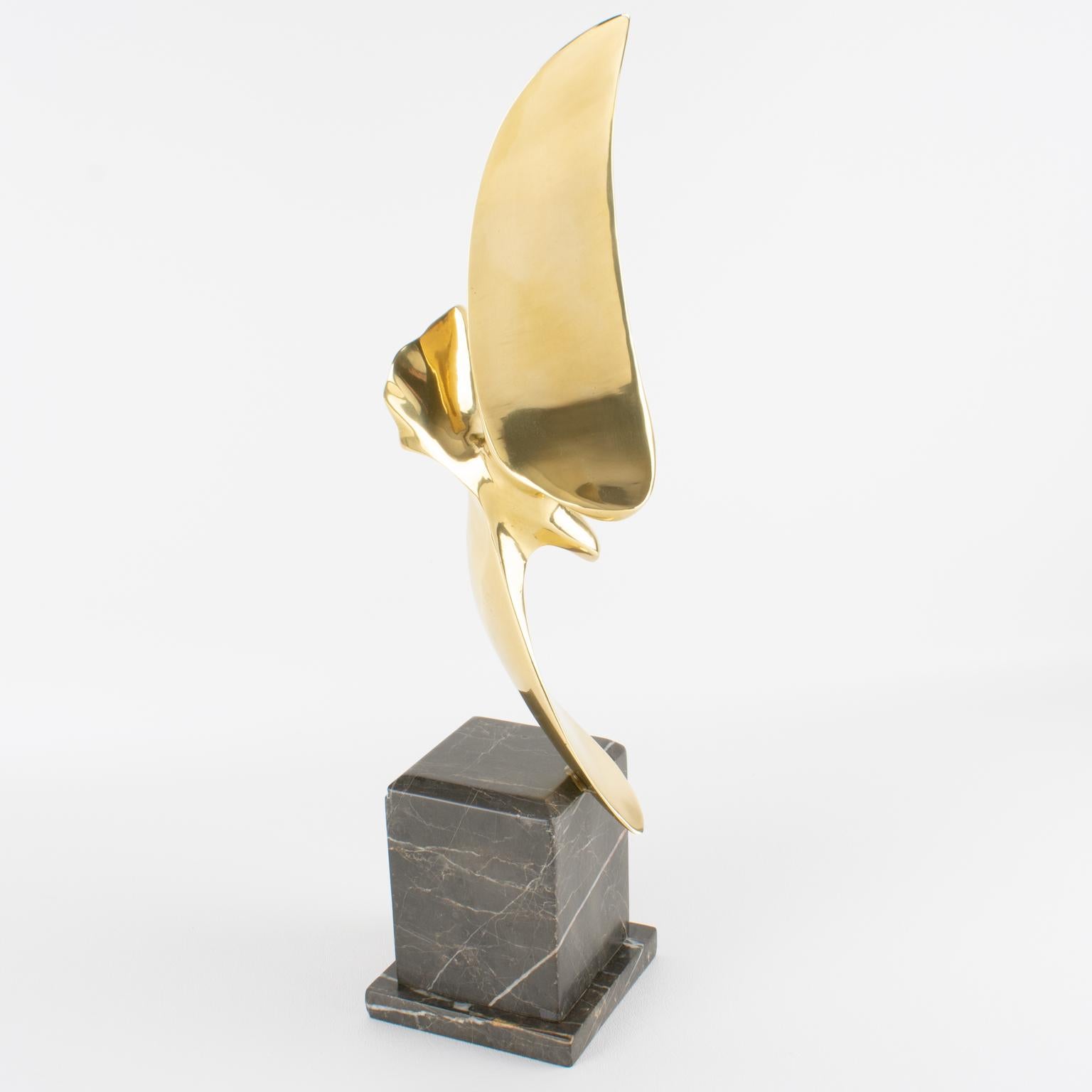 Moderno Hattakitkosol Somchai Scultura d'arte in bronzo con uccelli in vendita