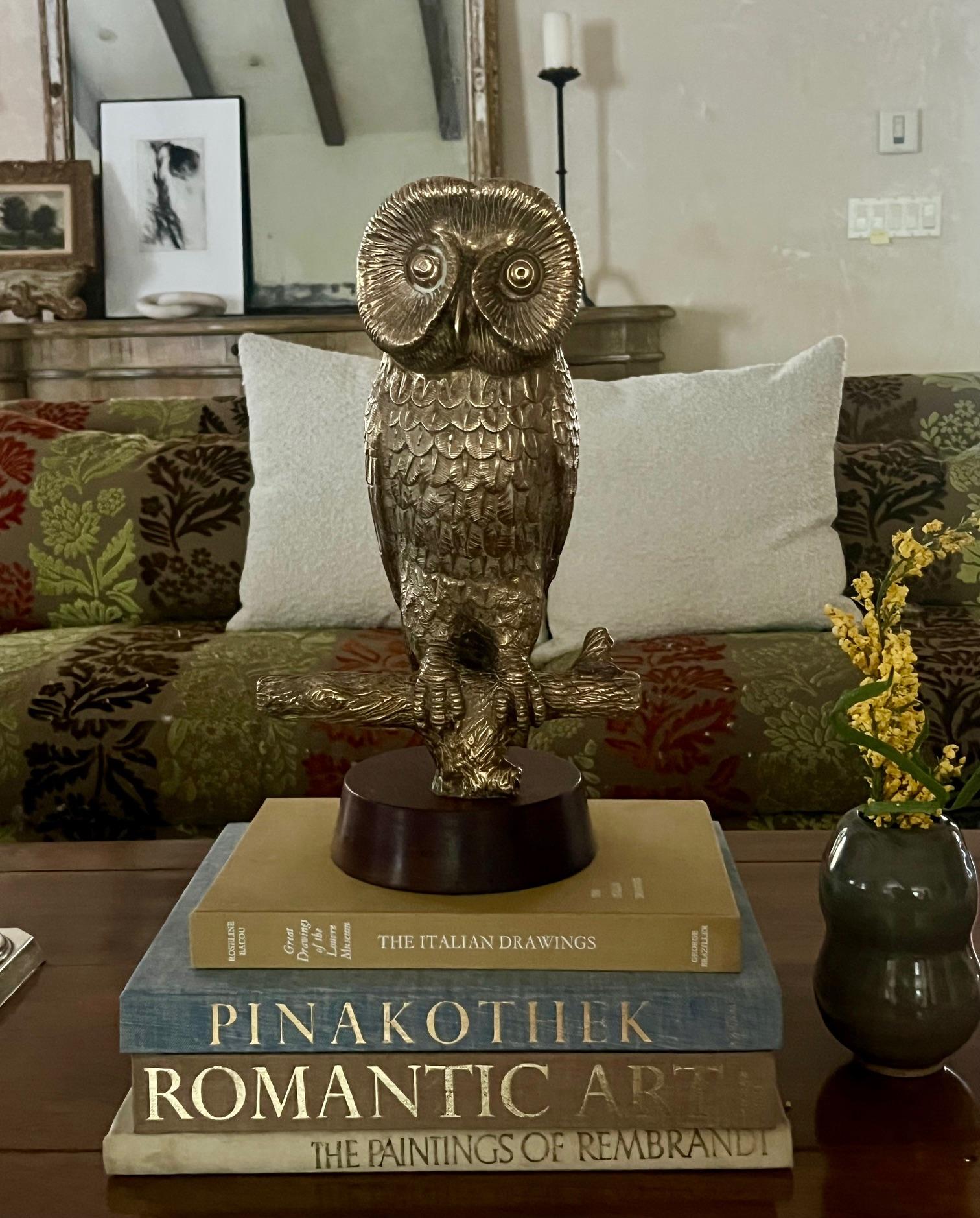 Escultura de búho de bronce firmada por Hattakitkosol Somchai, 1970 en venta 2