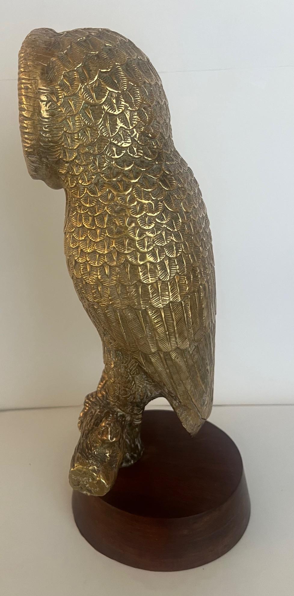 Escultura de búho de bronce firmada por Hattakitkosol Somchai, 1970 en venta 6