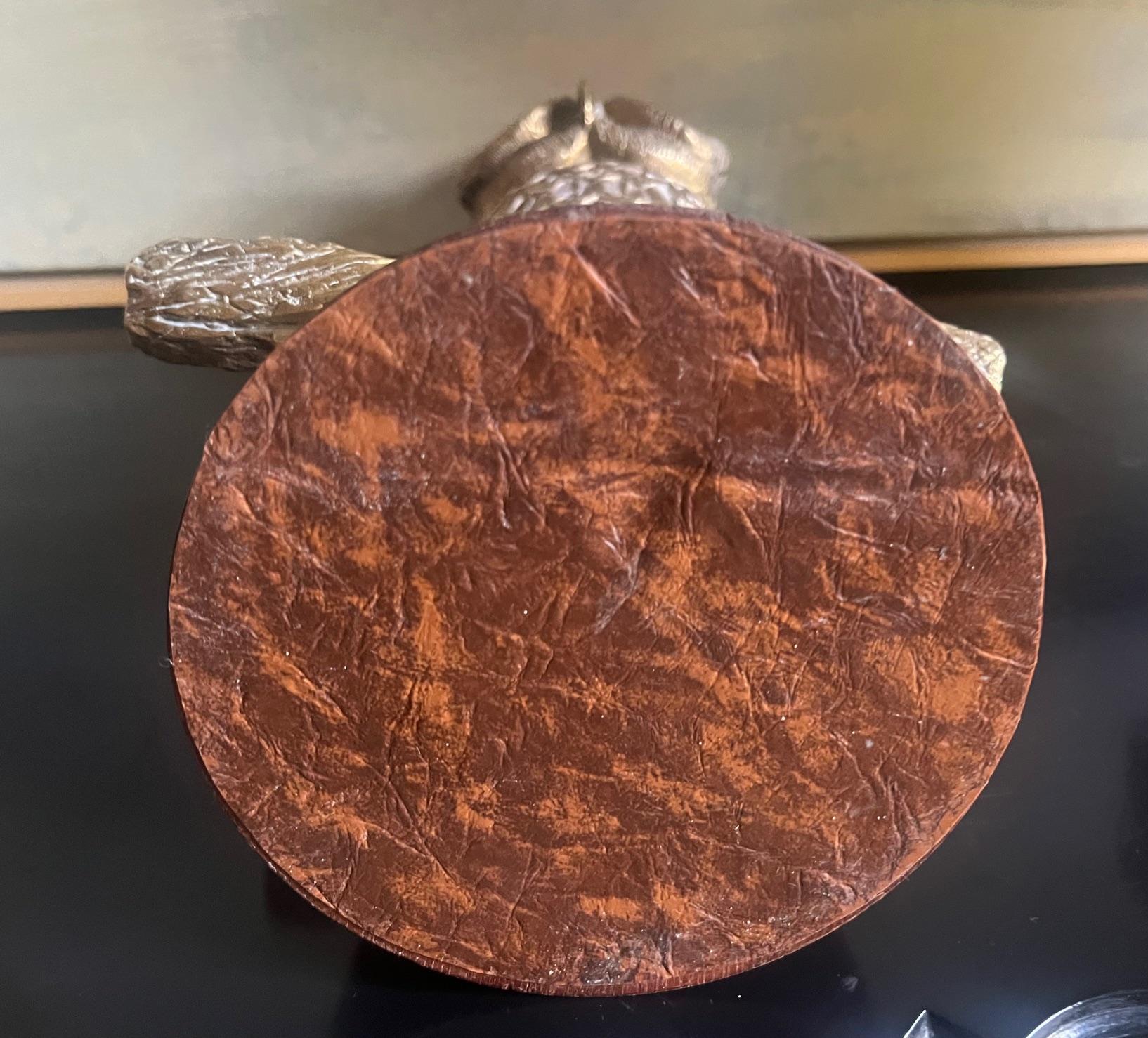 Escultura de búho de bronce firmada por Hattakitkosol Somchai, 1970 en venta 11