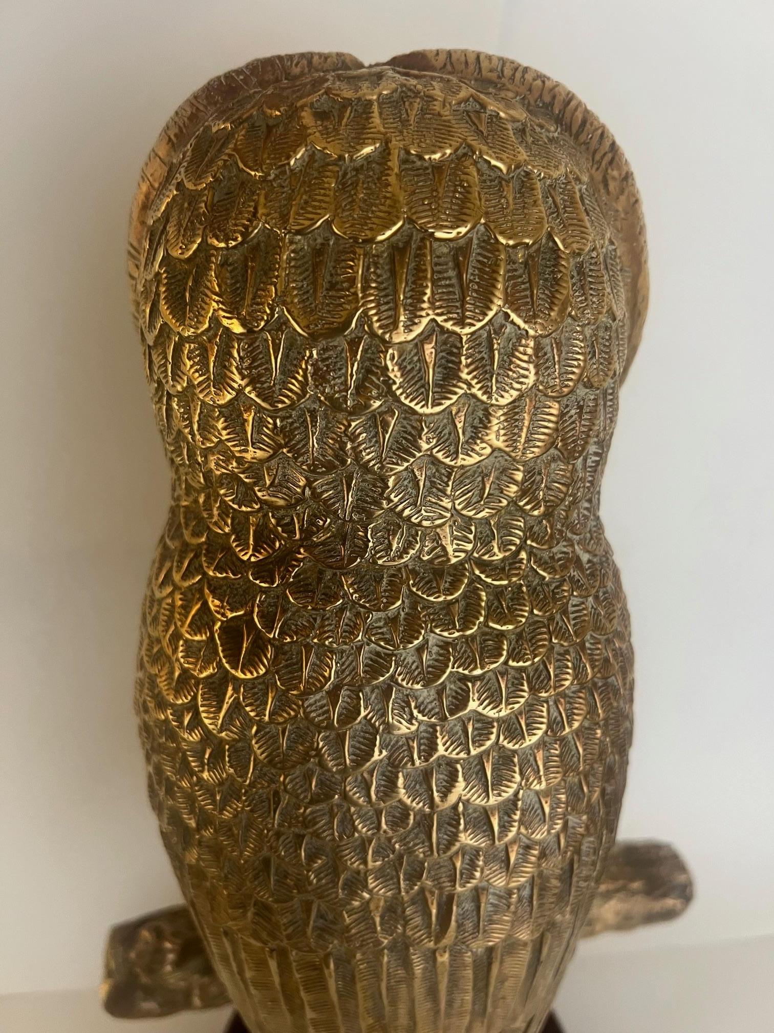 Escultura de búho de bronce firmada por Hattakitkosol Somchai, 1970 Moderno en venta