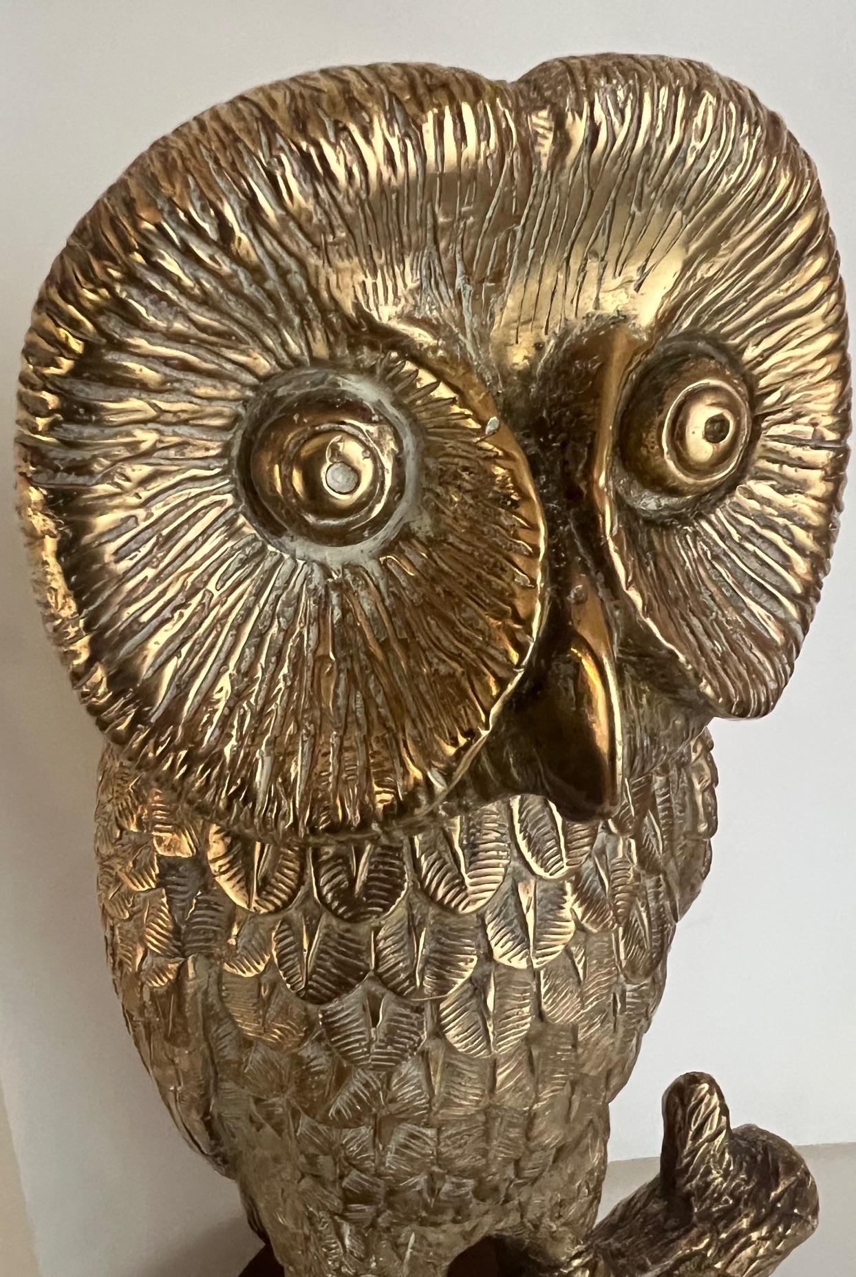 Escultura de búho de bronce firmada por Hattakitkosol Somchai, 1970 Bronce en venta