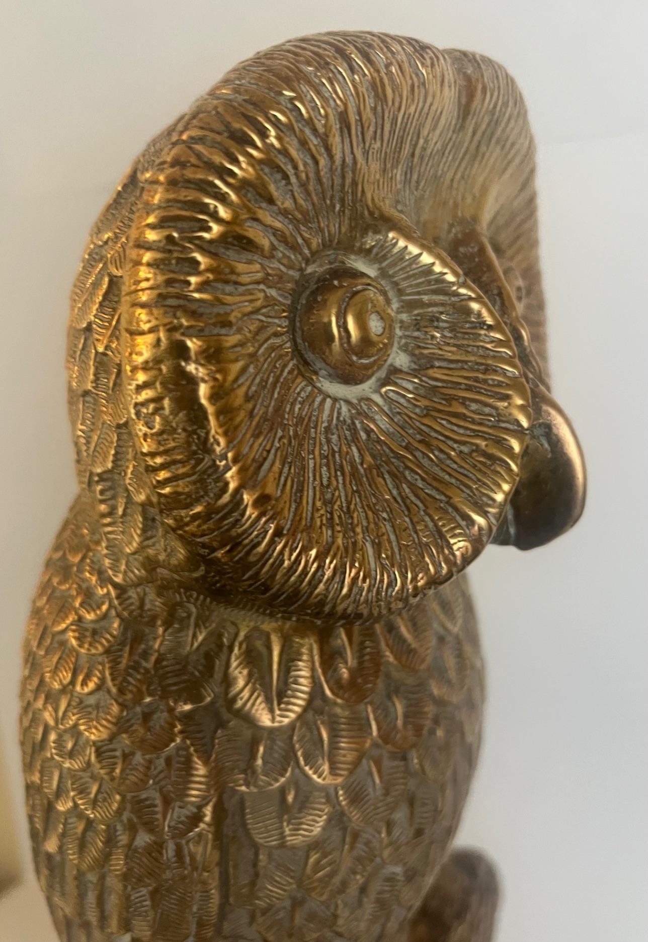 Escultura de búho de bronce firmada por Hattakitkosol Somchai, 1970 en venta 1
