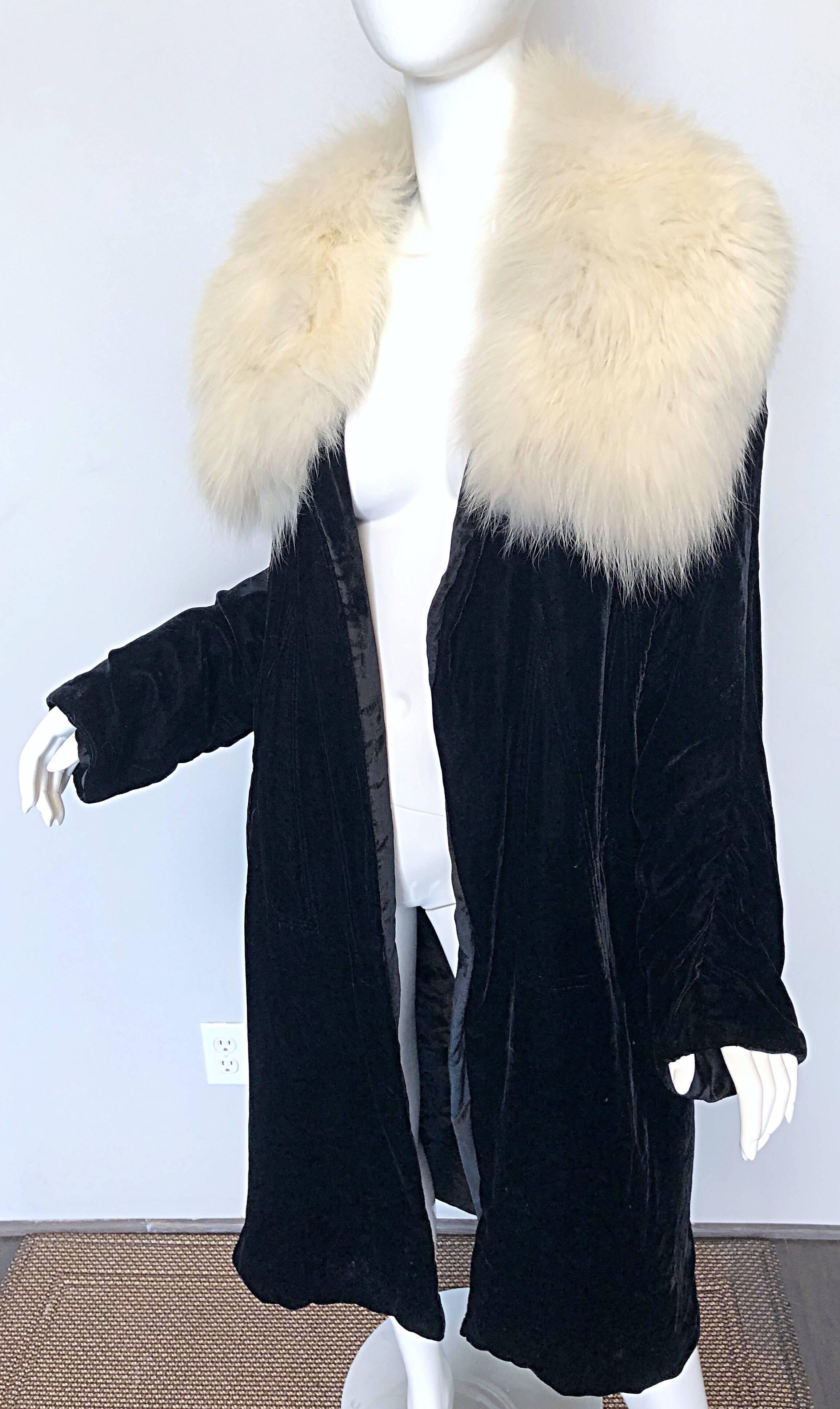 Hattie Carnegie 1930s Black Velvet and White Fox Fur Vintage 30s Opera Jacket  In Excellent Condition For Sale In San Diego, CA