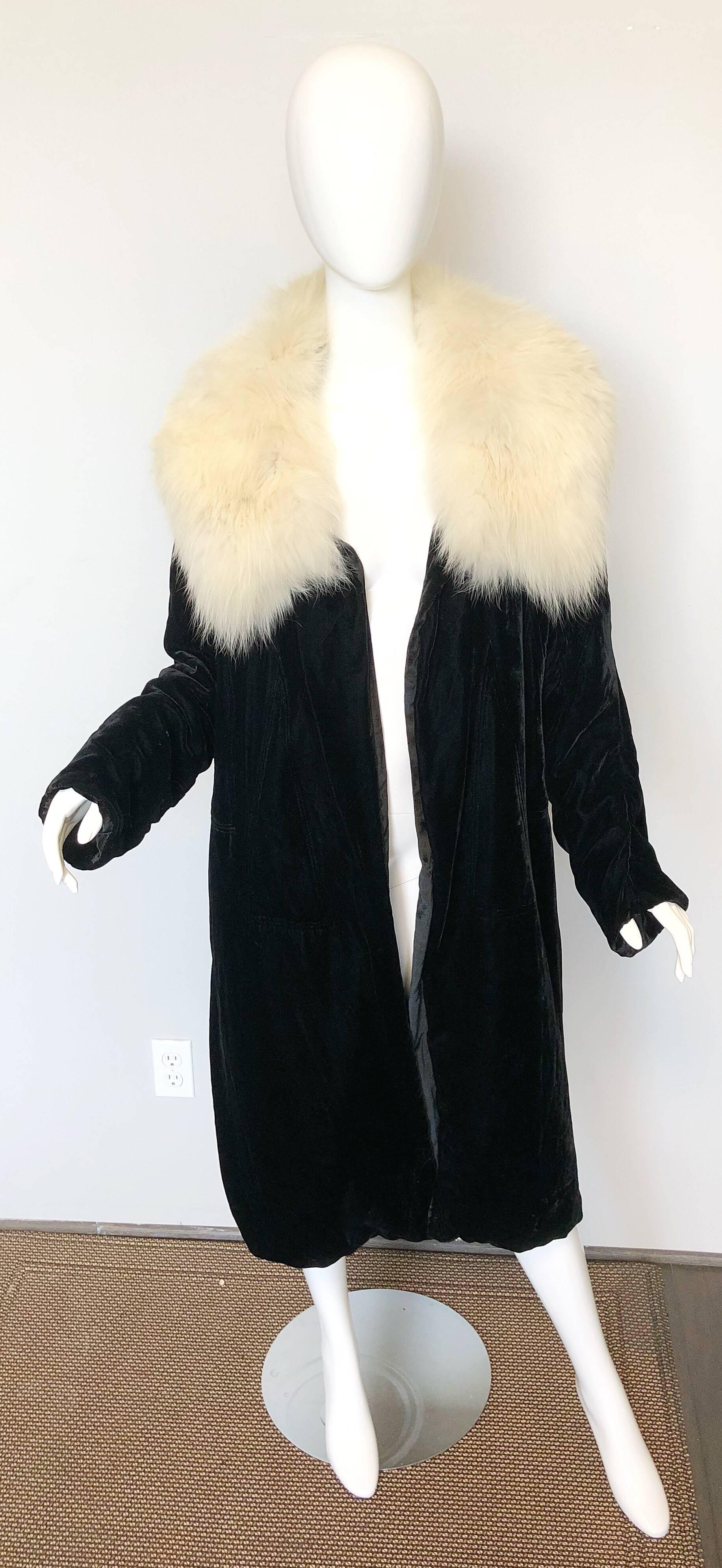 Hattie Carnegie 1930s Black Velvet and White Fox Fur Vintage 30s Opera Jacket  For Sale 2