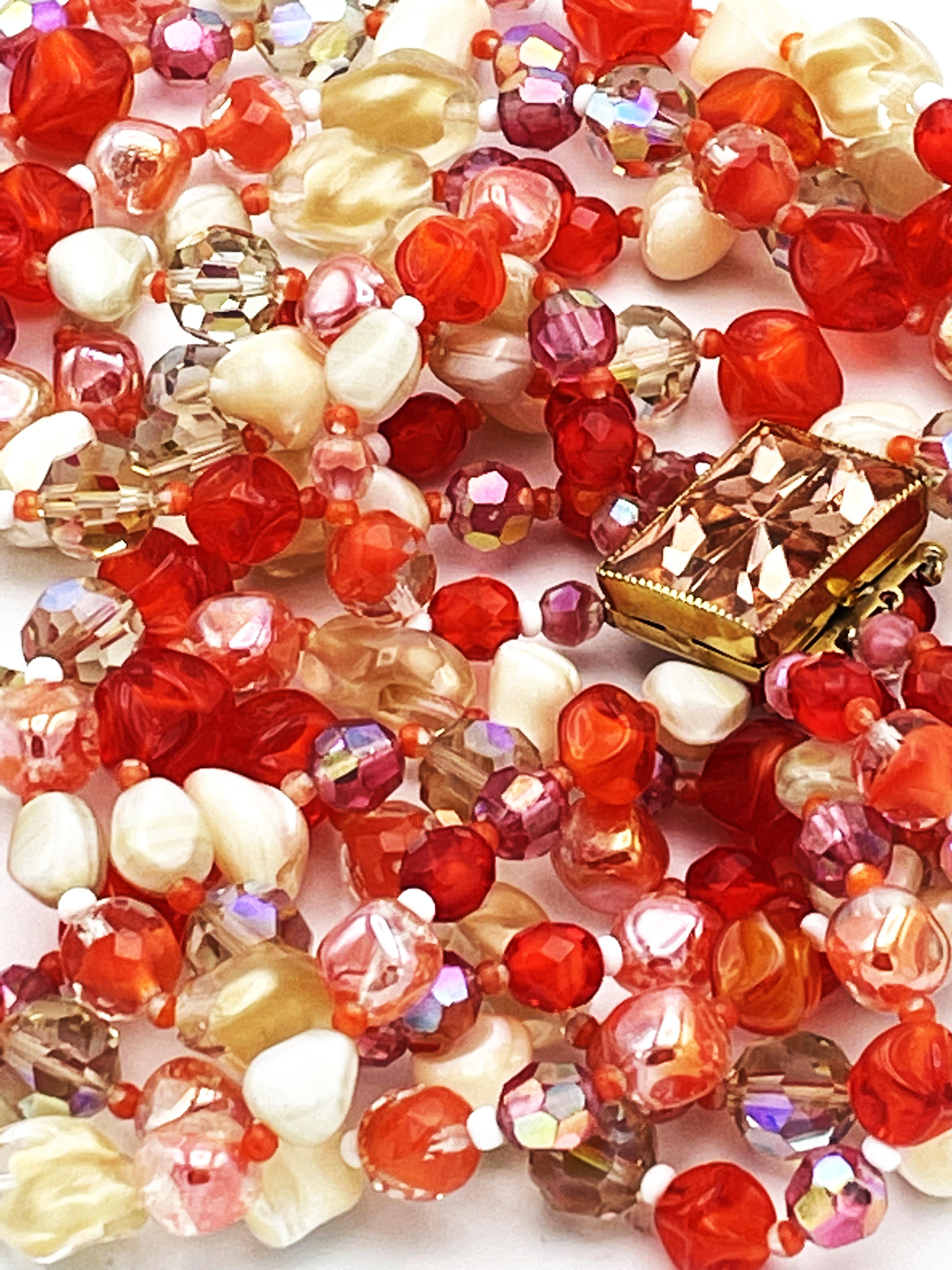 Hattie Carnegie-Halskette mit 4 Reihen und verschiedenen  Perlen und verschiedene Farben, 1950er-Jahre im Angebot 10
