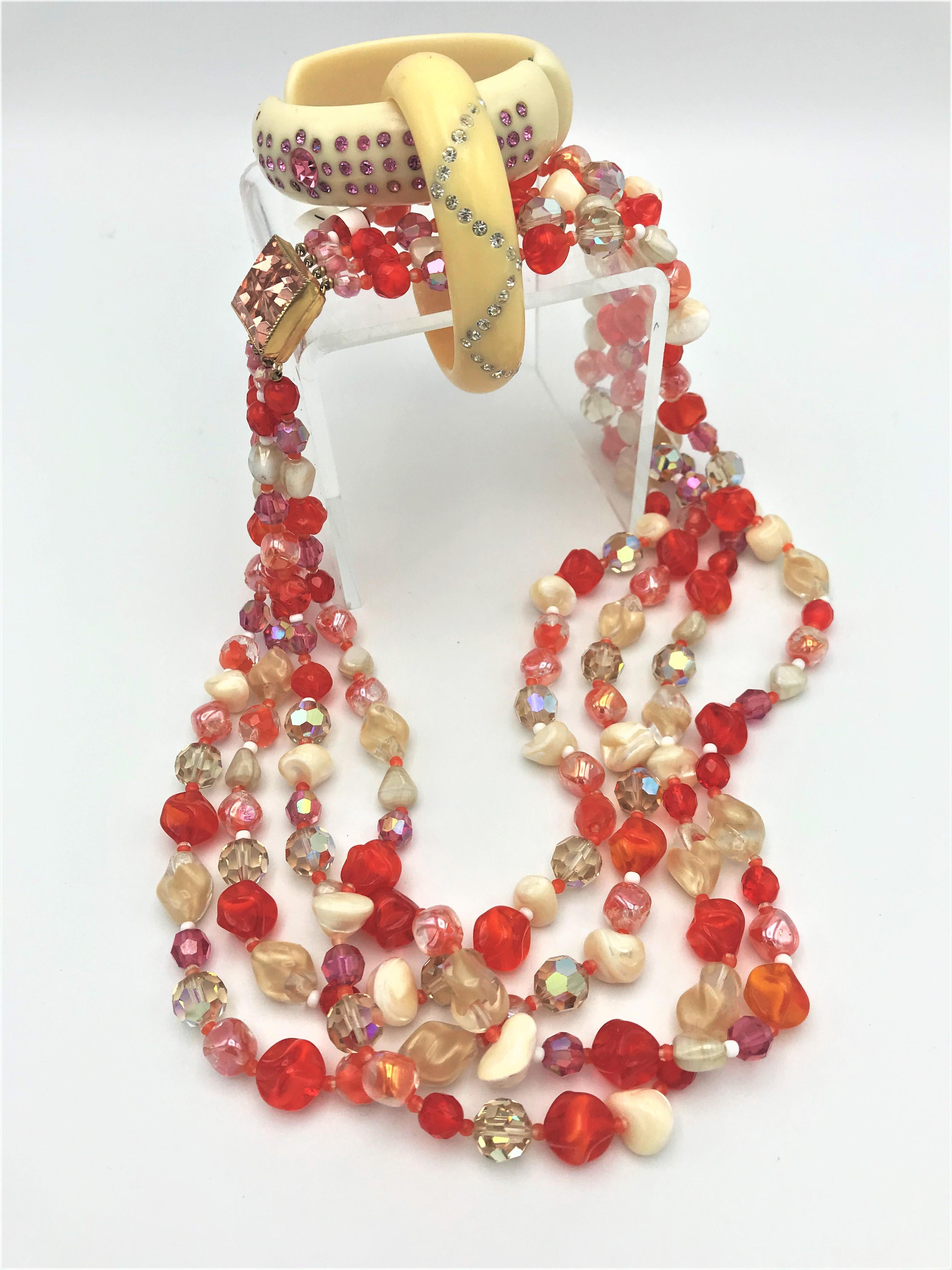 Hattie Carnegie 4 row necklace with different  beads and different colors, 1950s In Good Condition For Sale In Stuttgart, DE