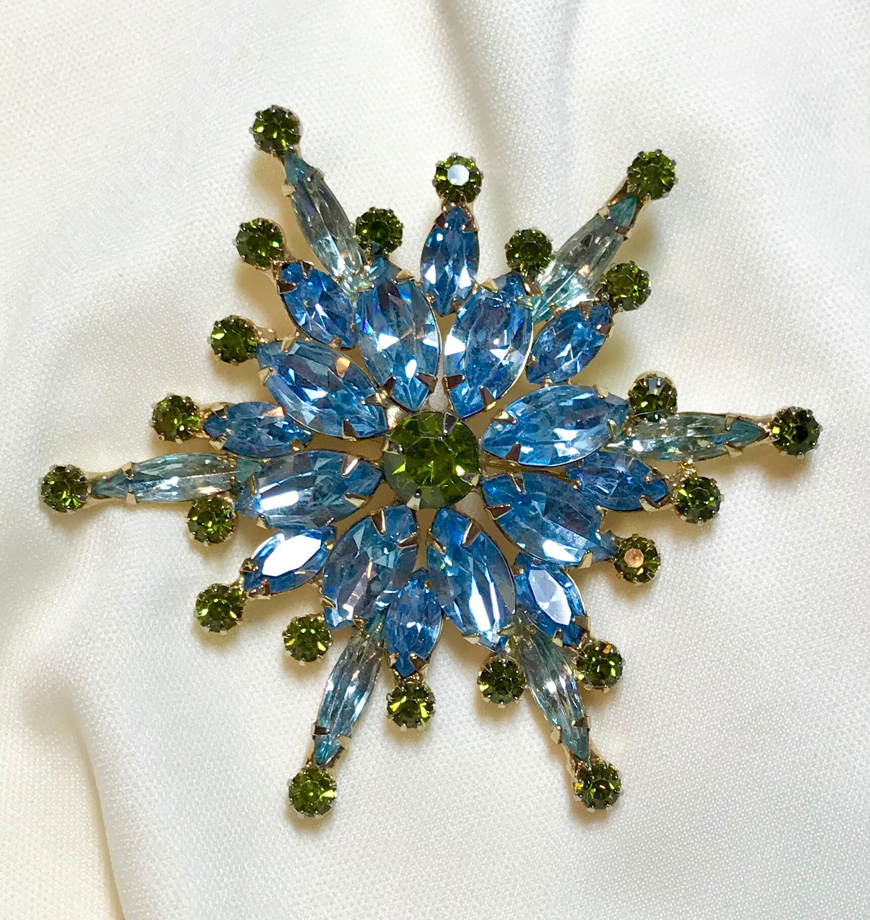 Contemporary Hattie Carnegie Blue and Green Brooch and Earring Set, Circa 1960 For Sale