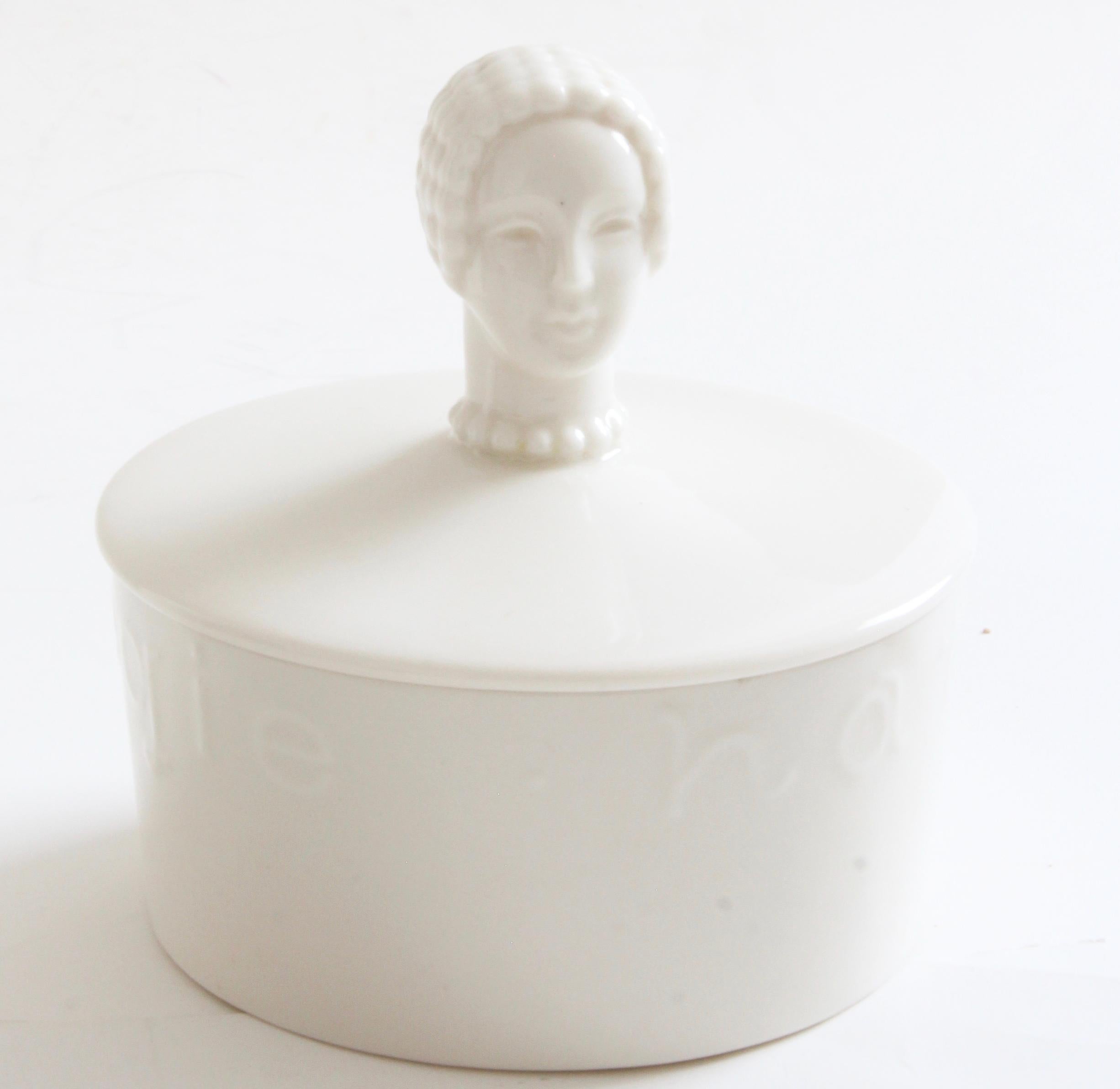 Hattie Carnegie by Lenox Figural Porcelain Powder Box and Lotion Decanter, 1940s For Sale 4