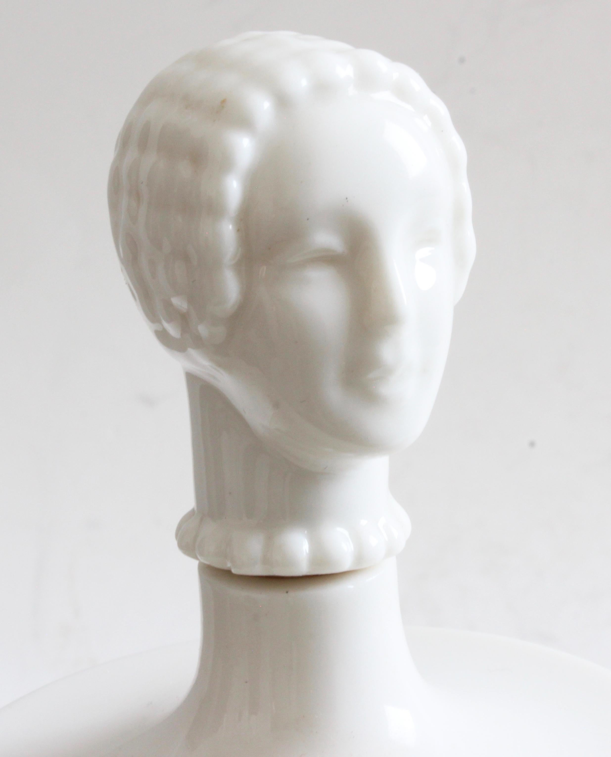Hattie Carnegie by Lenox Figural Porcelain Powder Box and Lotion Decanter, 1940s For Sale 2