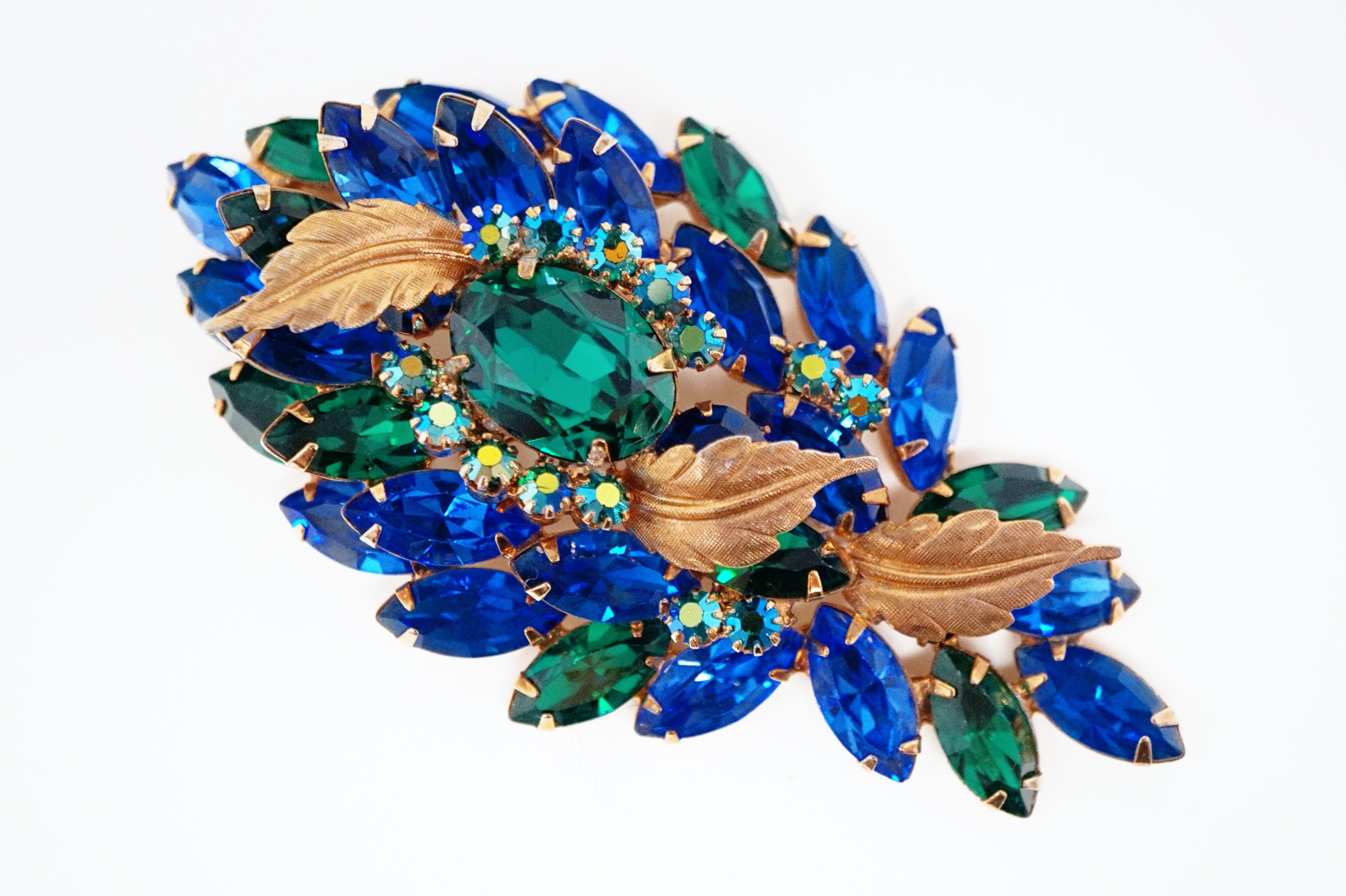 Hattie Carnegie Emerald and Sapphire Rhinestone Brooch and Earrings Demi-Parure In Excellent Condition In McKinney, TX