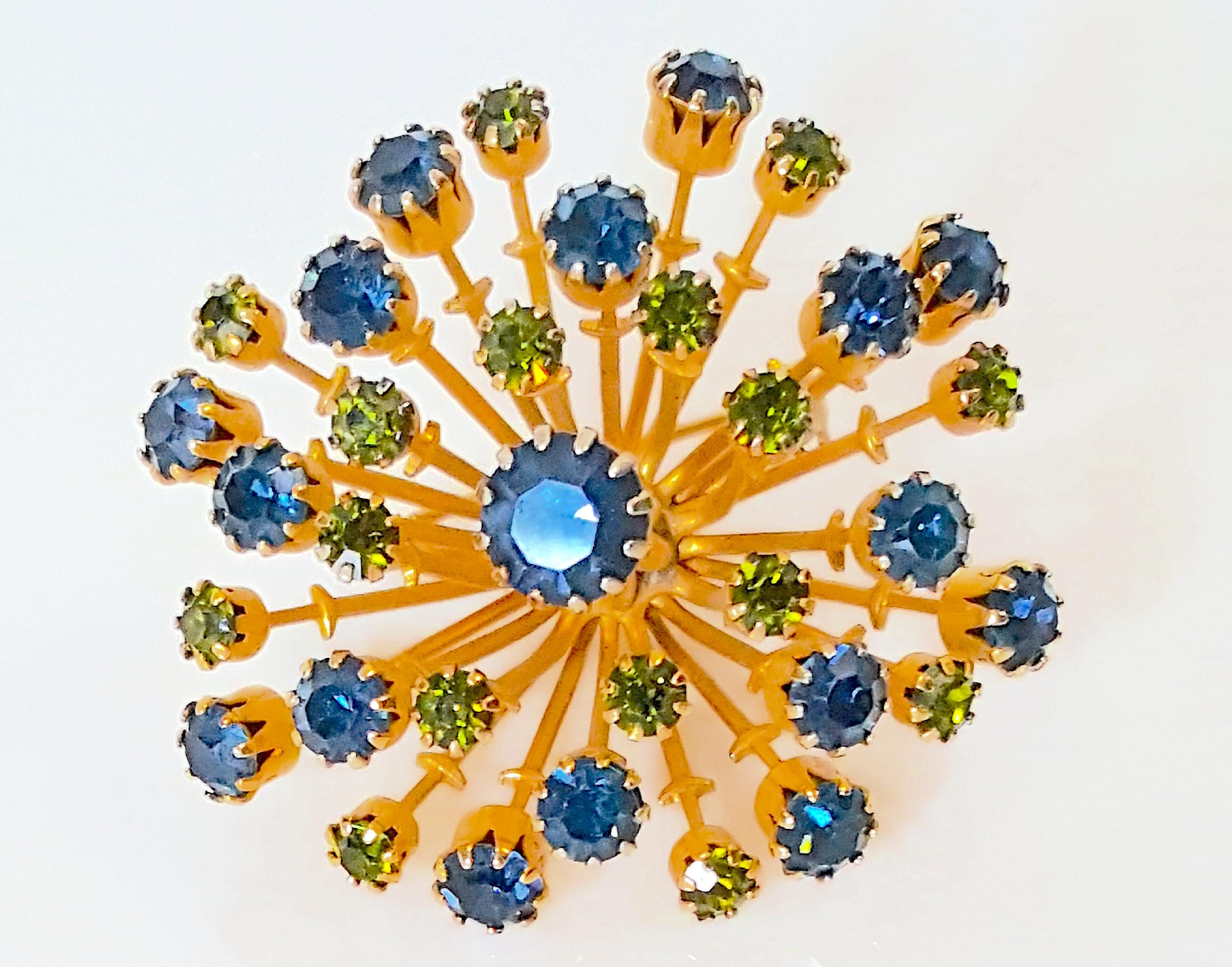 HattieCarnegie 1950s Floral Star Burst PeacockColors Crystal GoldGiltRods Brooch In Good Condition In Chicago, IL