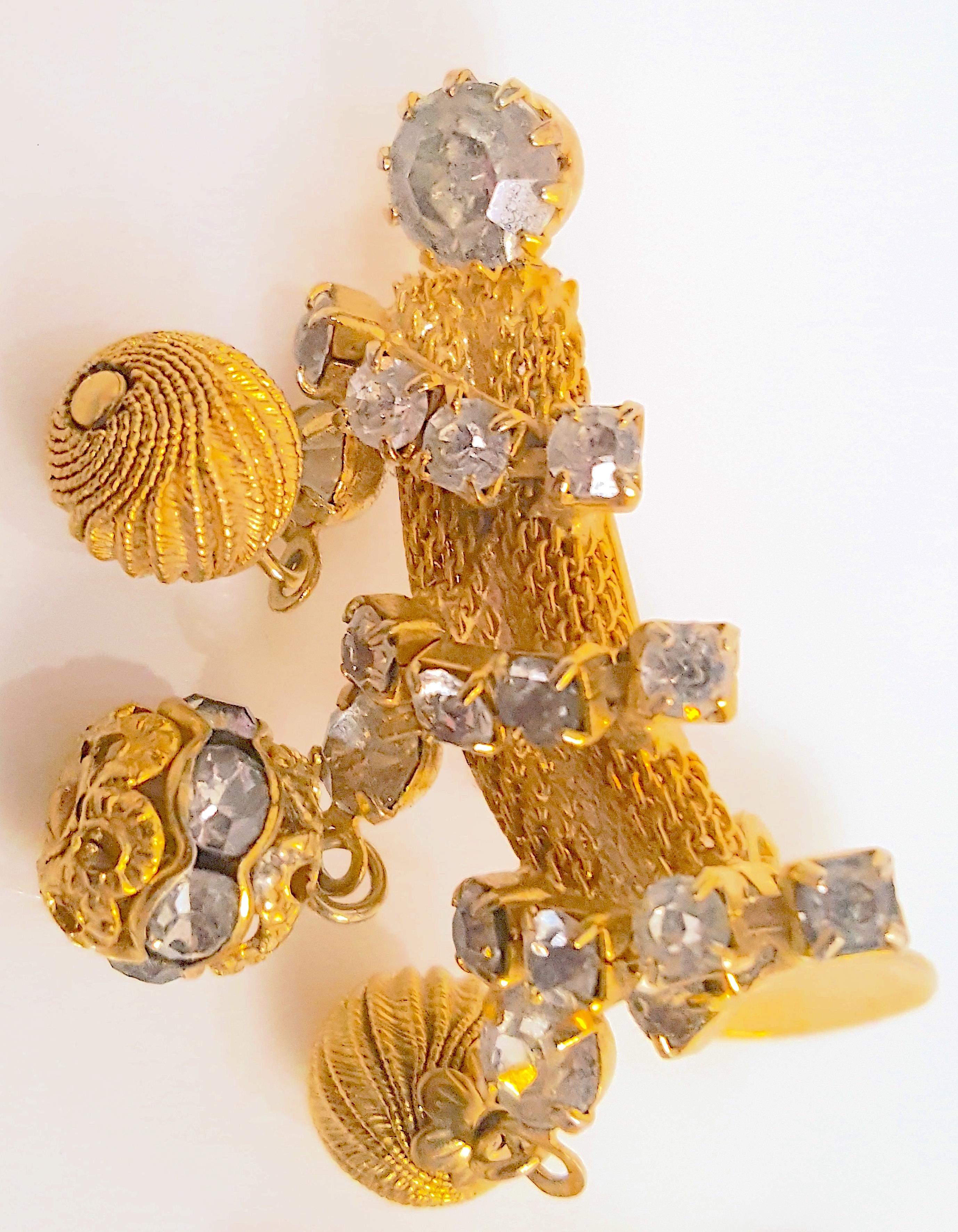HattieCarnegie Boucles d'oreilles pendantes après la Seconde Guerre mondiale en cristal doré et en métal doré avec boules cannelées Bon état - En vente à Chicago, IL