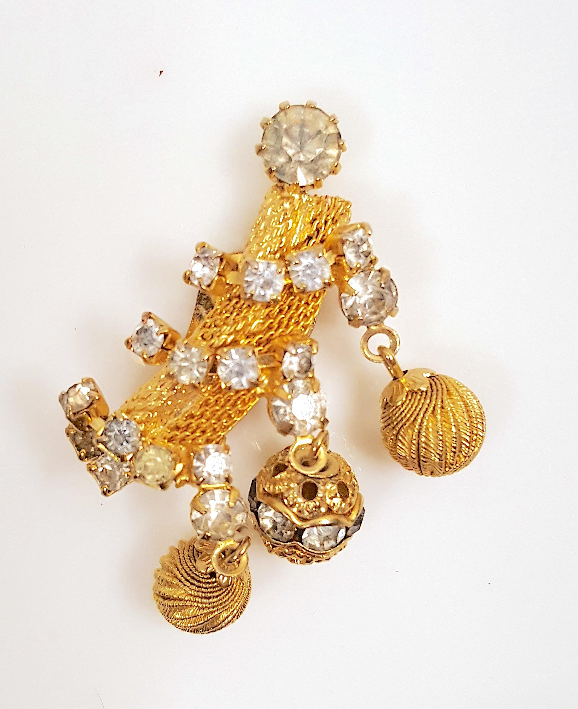 HattieCarnegie Boucles d'oreilles pendantes après la Seconde Guerre mondiale en cristal doré et en métal doré avec boules cannelées Unisexe en vente