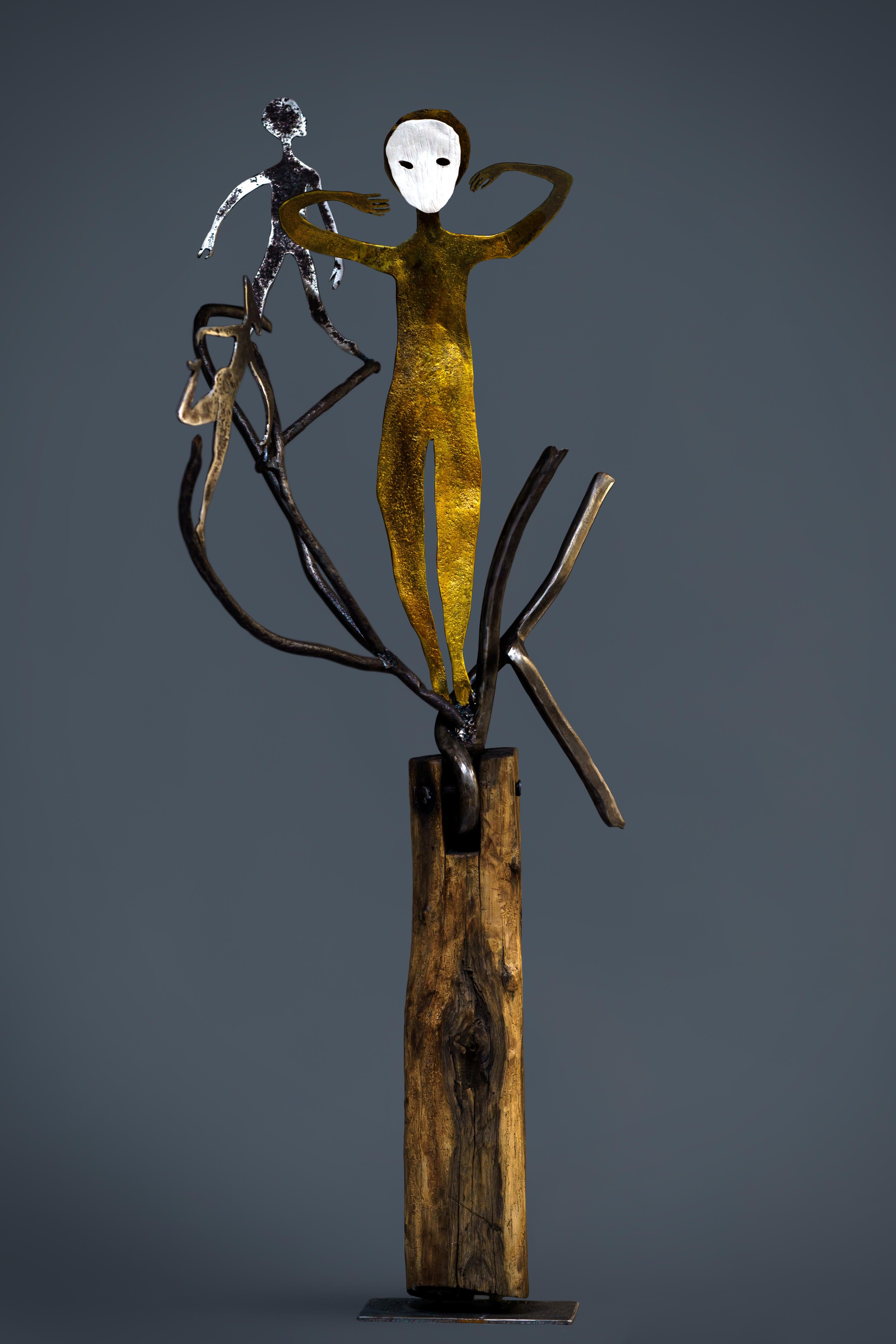 Einzigartige Metallskulptur mit einer Keramikmaske und einem Holzsockel
Vom Künstler handsigniert