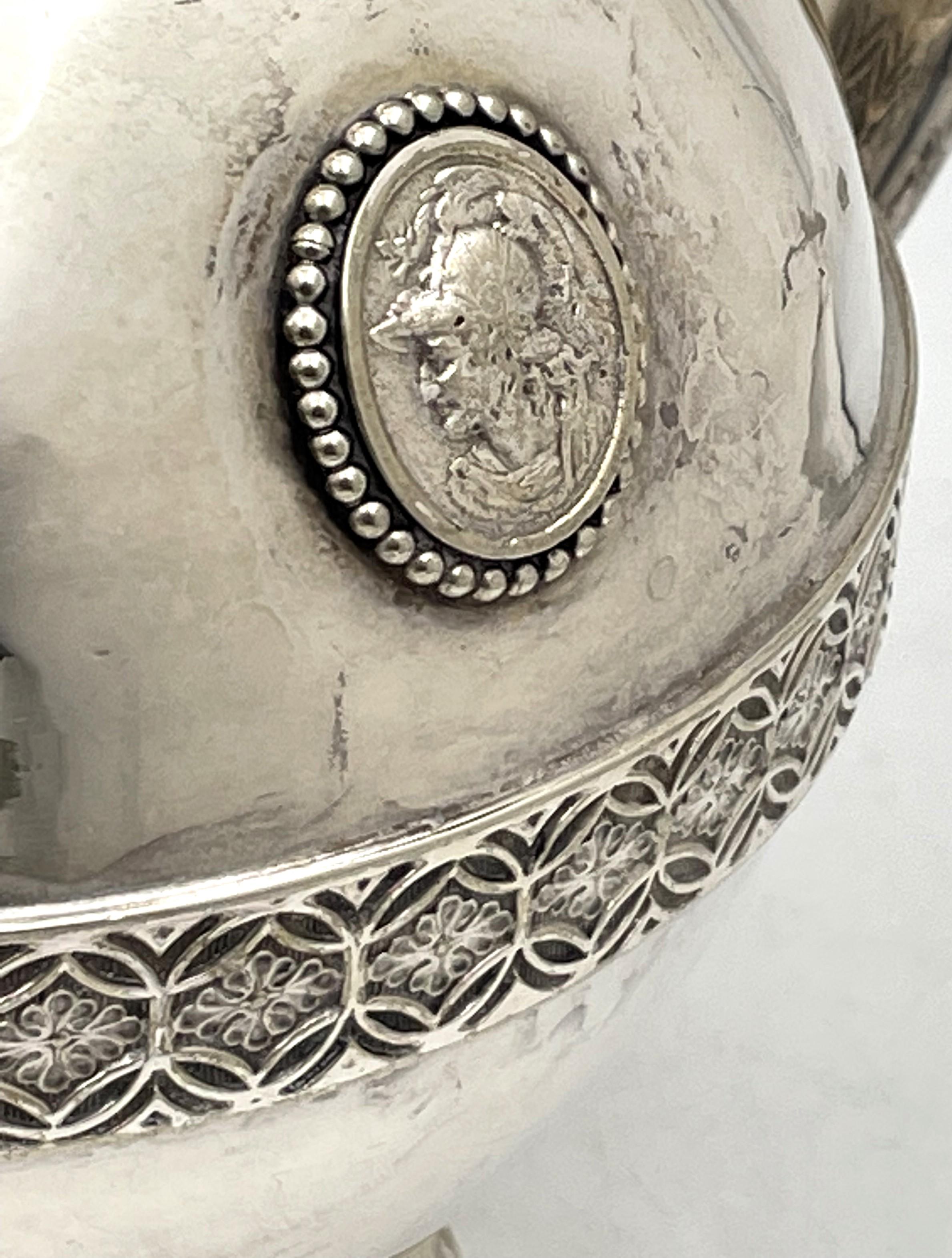 Américain Haughwout & Co. A Silver Helmet Medallion 5 Pieces 19th Century Tea Coffee Set en vente