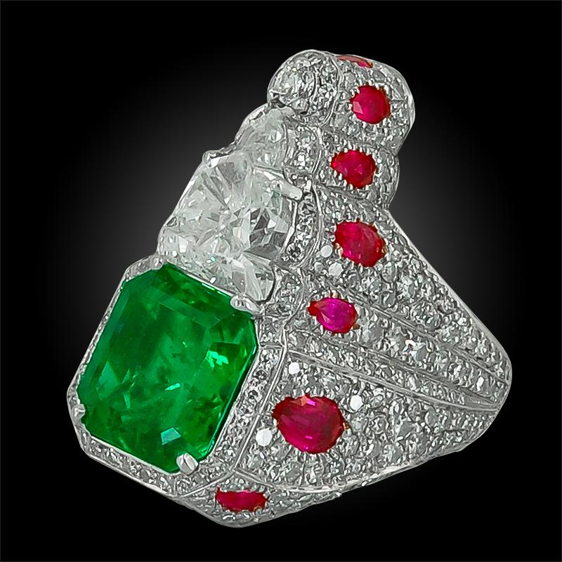 Haume Diamond, Ruby and Emerald Ring In Good Condition For Sale In New York, NY