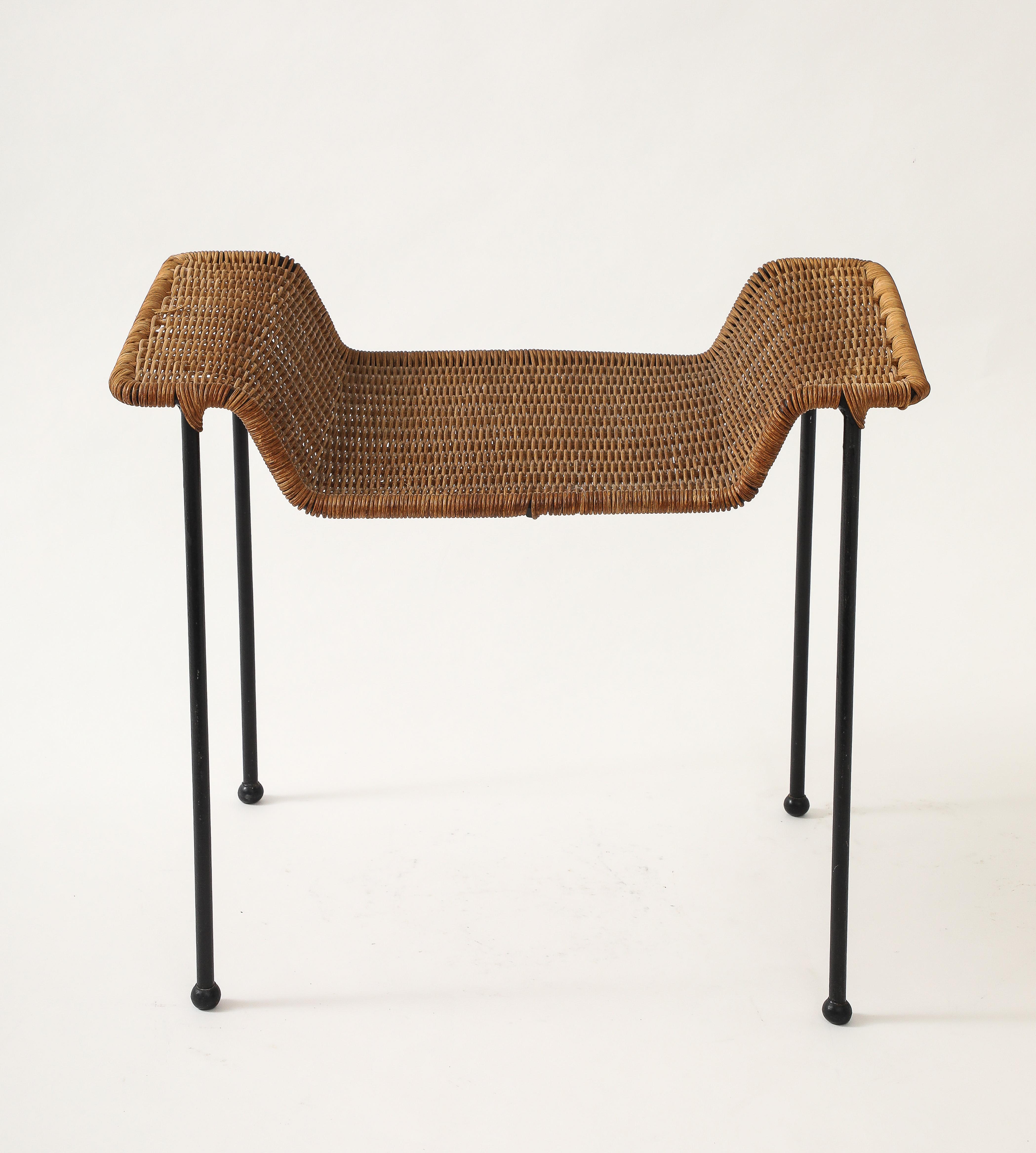 Attribuito a Carlo Hauner and Martin Eisler, Sgabello minimale in vimini con gambe in metallo, Francia, 1960 ca.

Una bella rivisitazione minimal della tradizione di canna e vimini.