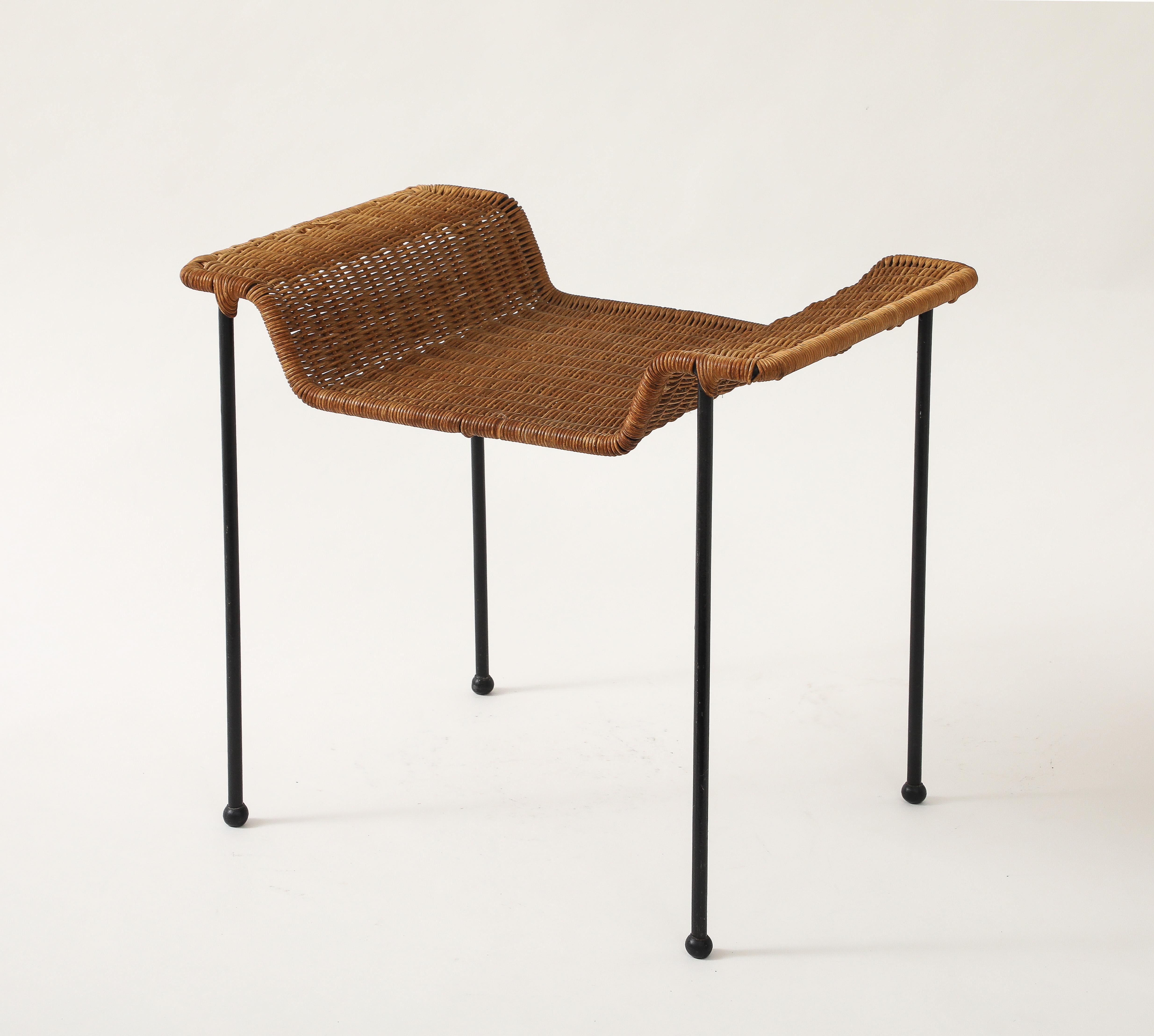 Mid-Century moderno Hauner & Eisler che attribuiscono. Sgabello in vimini, canna, base in metallo, Francia, 1960 in vendita