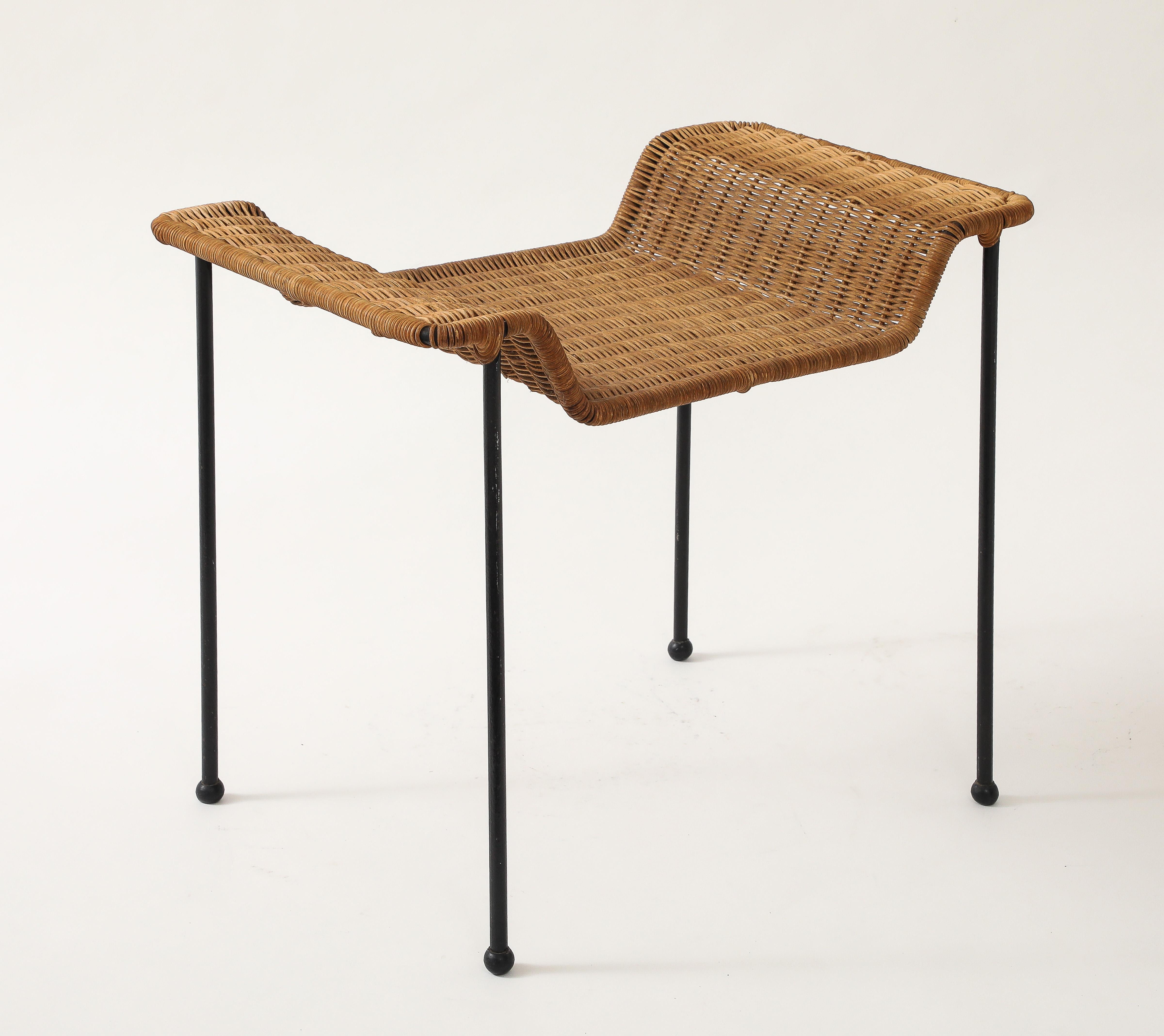 Metà XX secolo Hauner & Eisler che attribuiscono. Sgabello in vimini, canna, base in metallo, Francia, 1960 in vendita