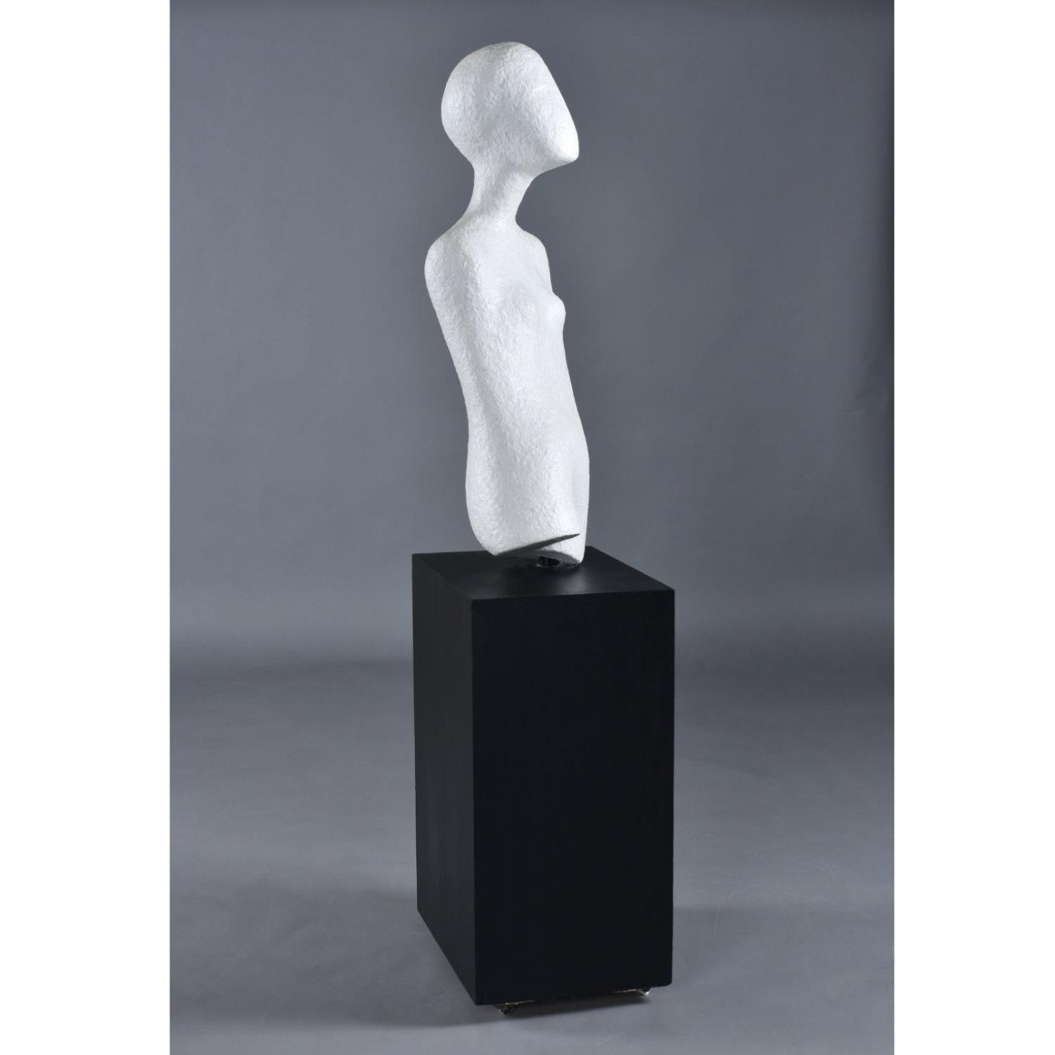 unting - Sculpture en plâtre moderniste abstraite d'un nu abstrait et d'un piédestal en vente 10