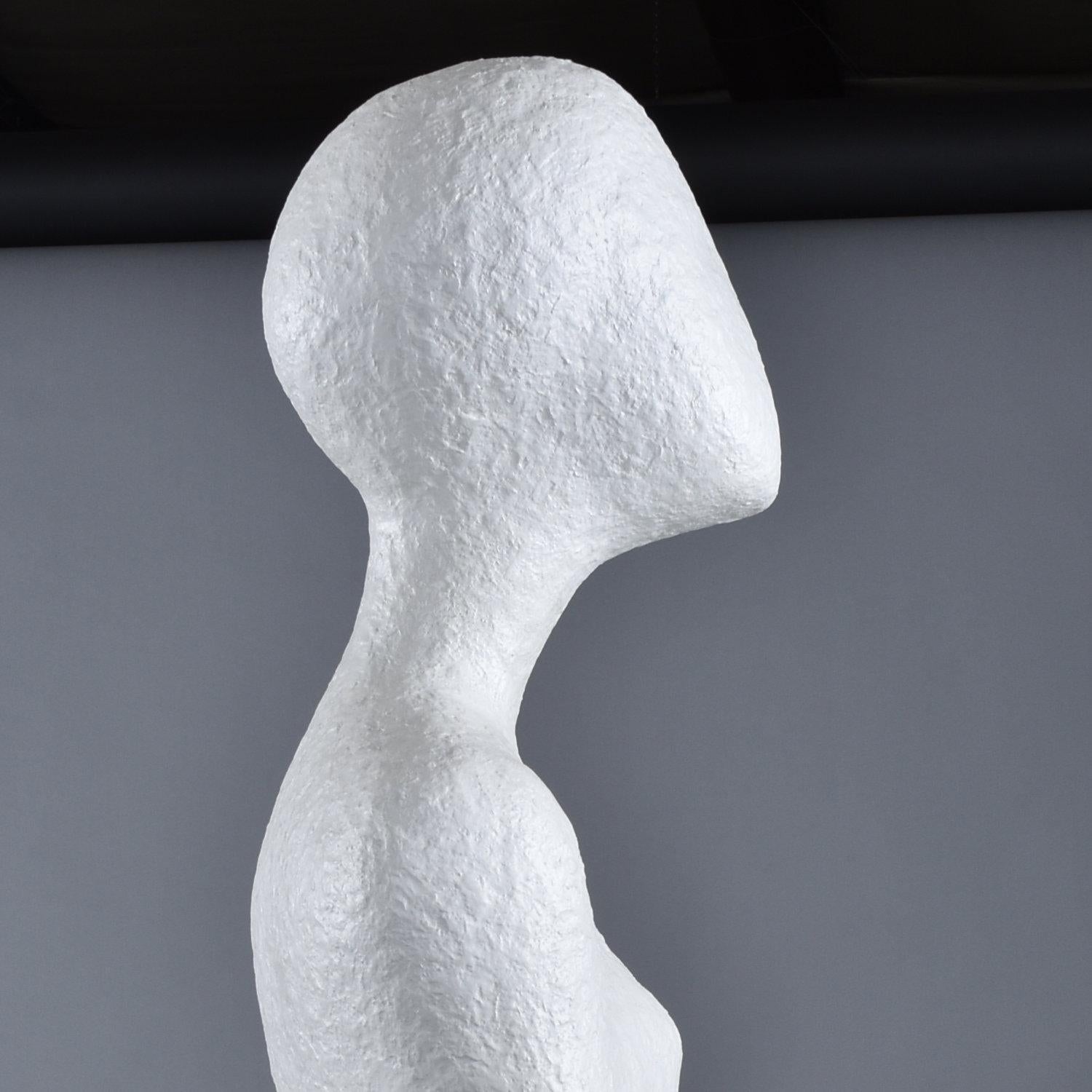 unting - Sculpture en plâtre moderniste abstraite d'un nu abstrait et d'un piédestal en vente 11