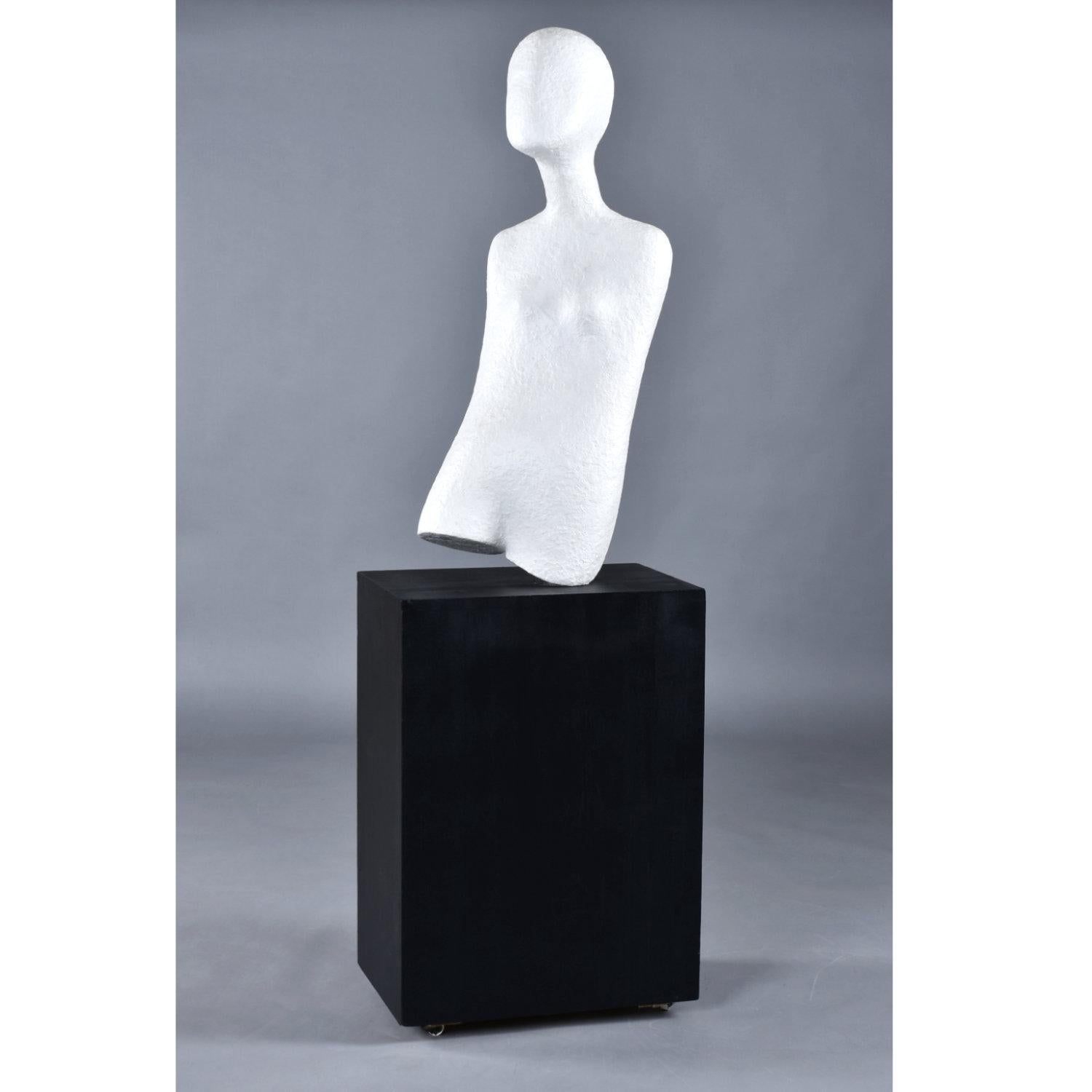 Inconnu unting - Sculpture en plâtre moderniste abstraite d'un nu abstrait et d'un piédestal en vente