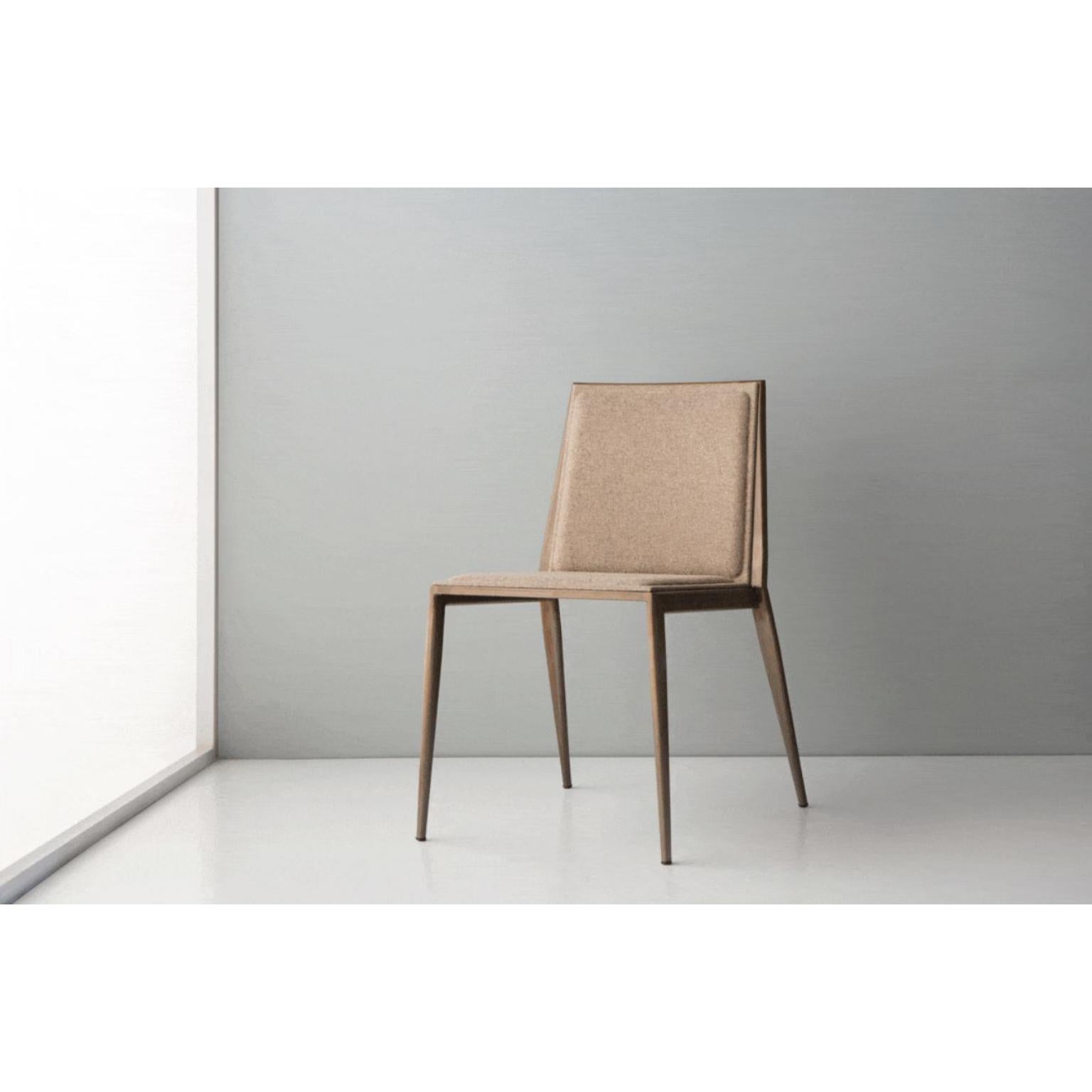 Haus Chair by Doimo Brasil
Dimensions: W 52 x D 58 x H 80 cm 
Materials: Veneer, Upholstered seat.


With the intention of providing good taste and personality, Doimo deciphers trends and follows the evolution of man and his space. To this end, it