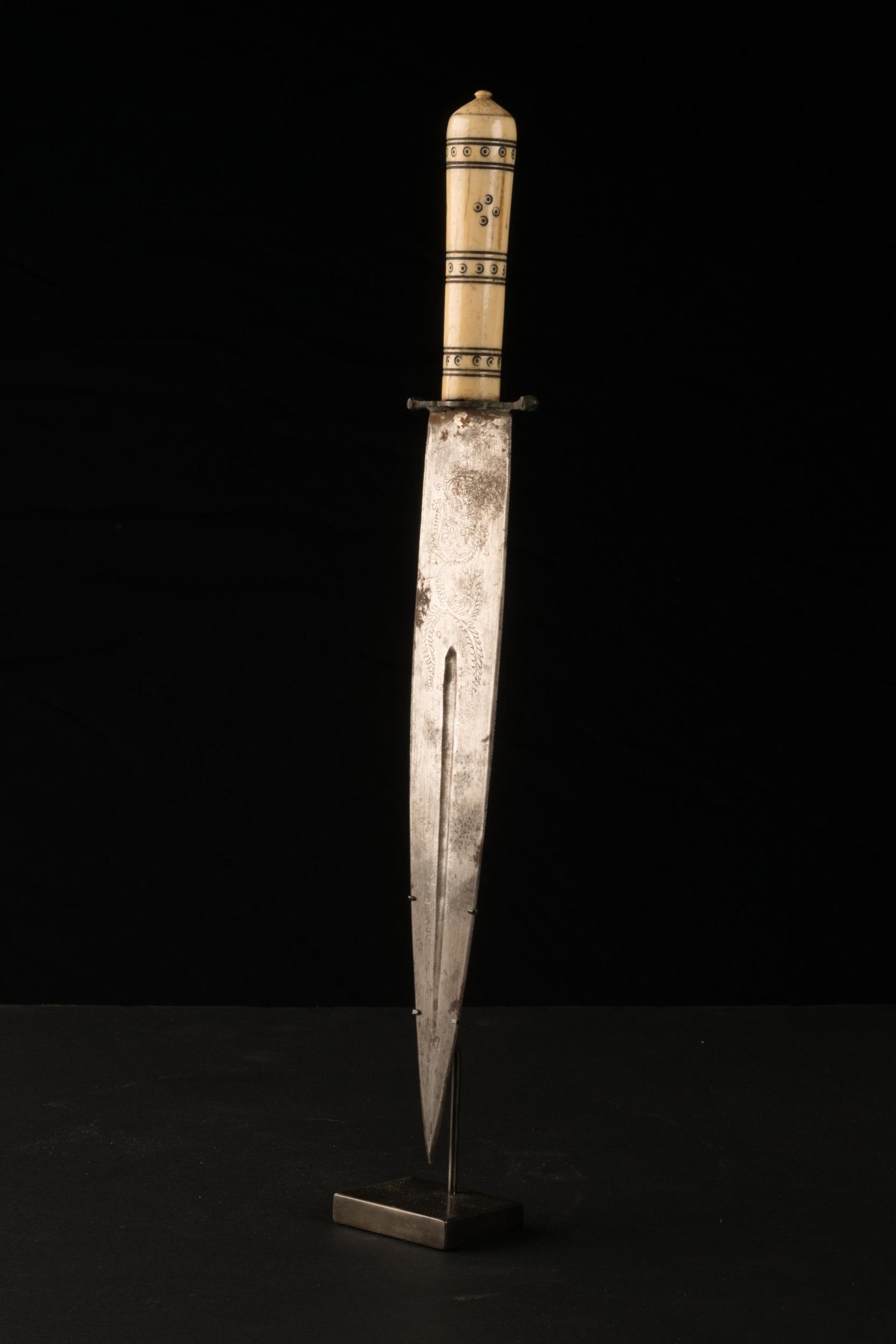 Nigeriano Haussa People, Nigeria, Dagger with Organic Handle in vendita