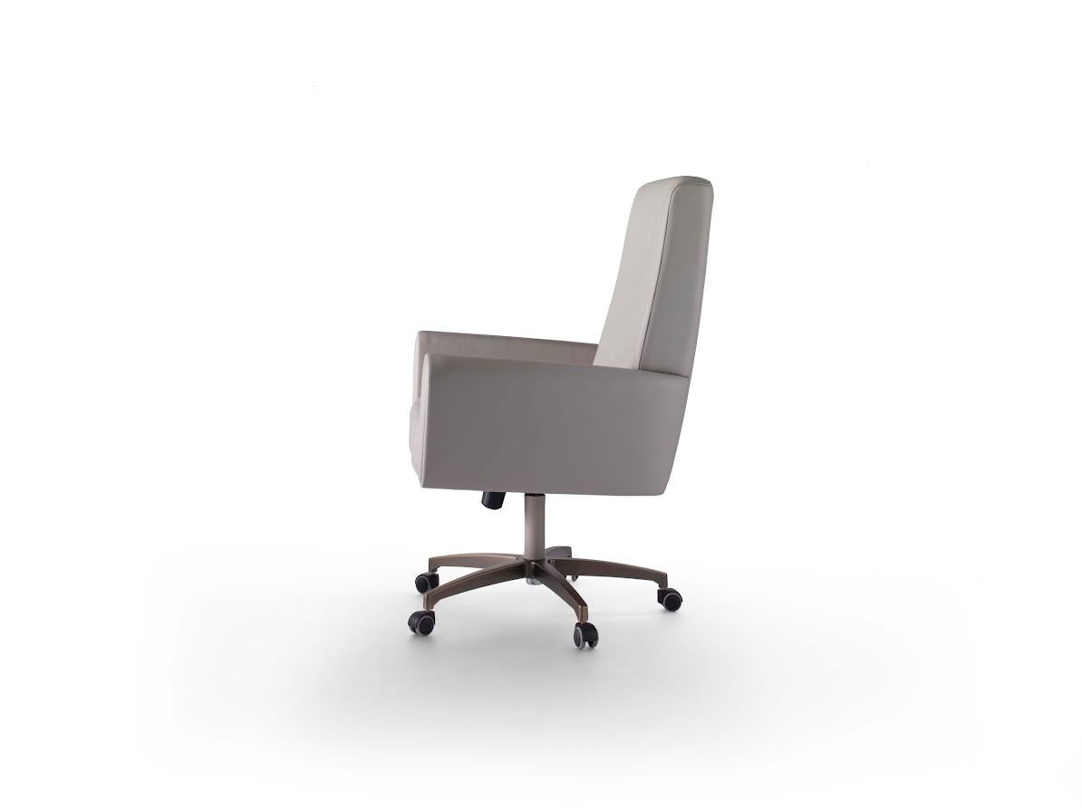 Haussmann Sessel (Moderne) im Angebot